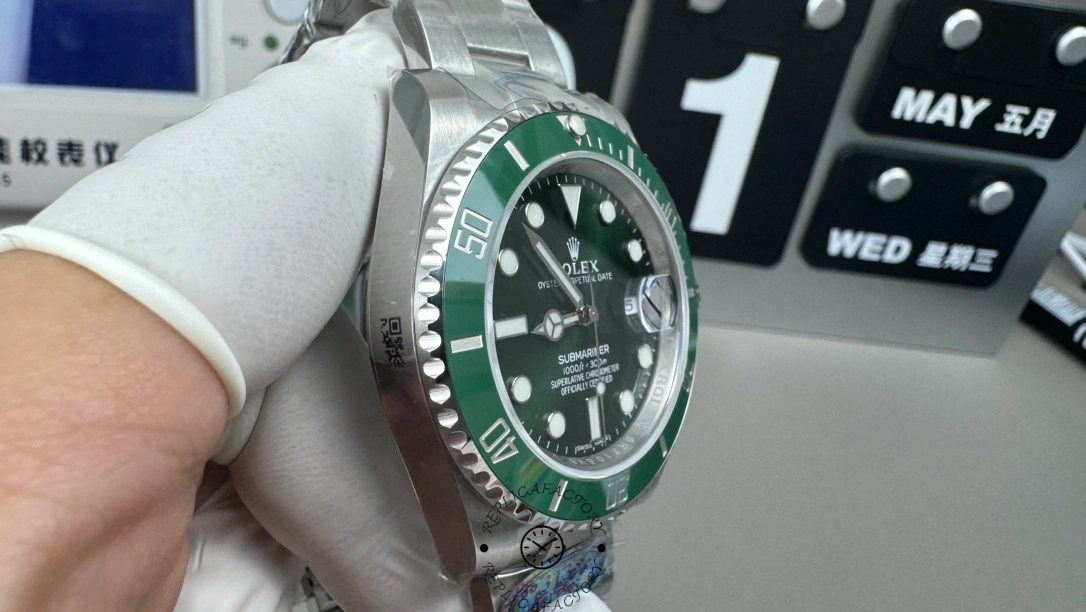 Rolex Submariner Date 116610LV Stainless Steel Oyster 40MM Green Dial Mens Replica Watch