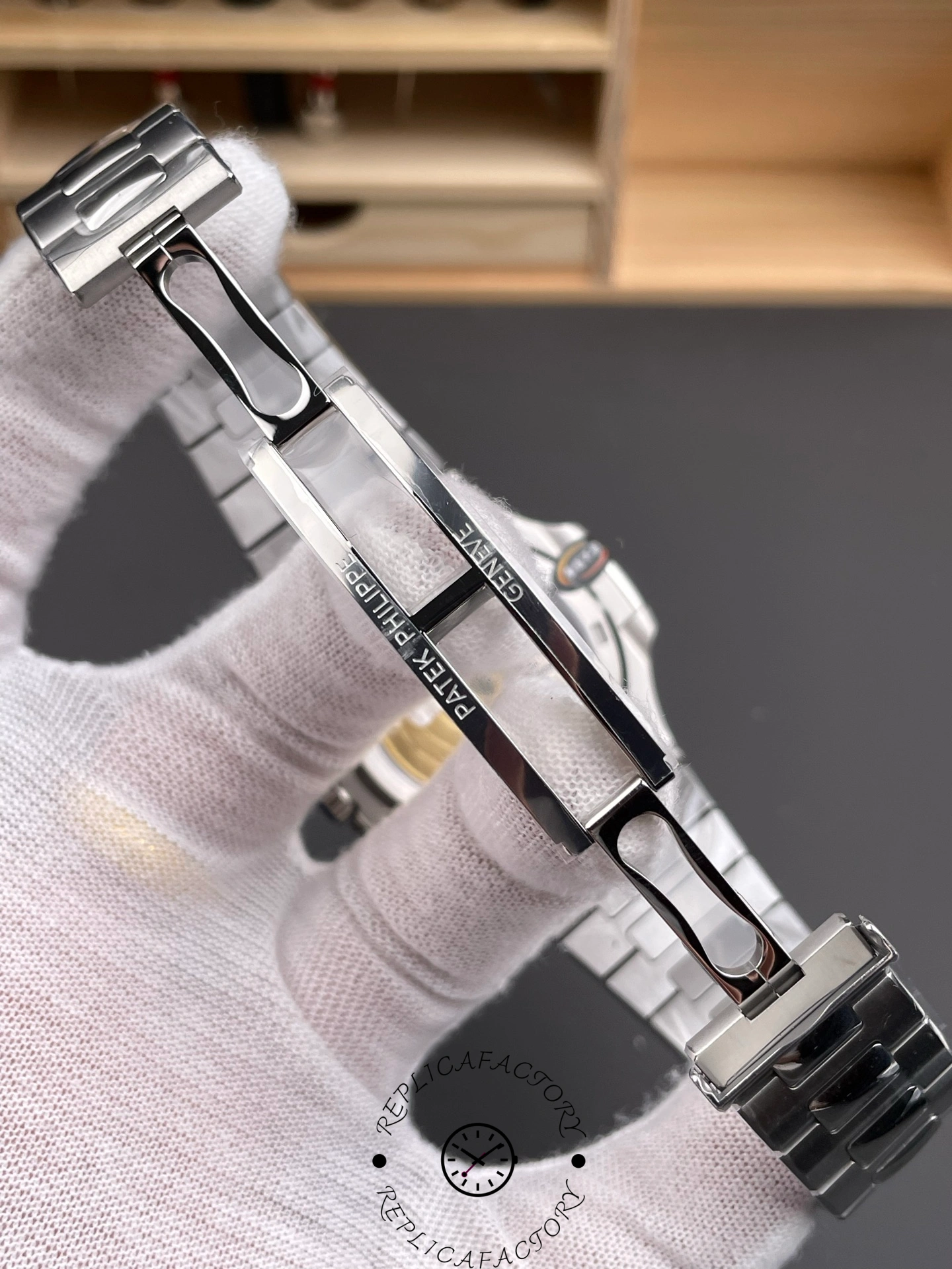 Replica Patek Philippe Nautilus 5711 1A Blue Dial 40mm Mens Watch