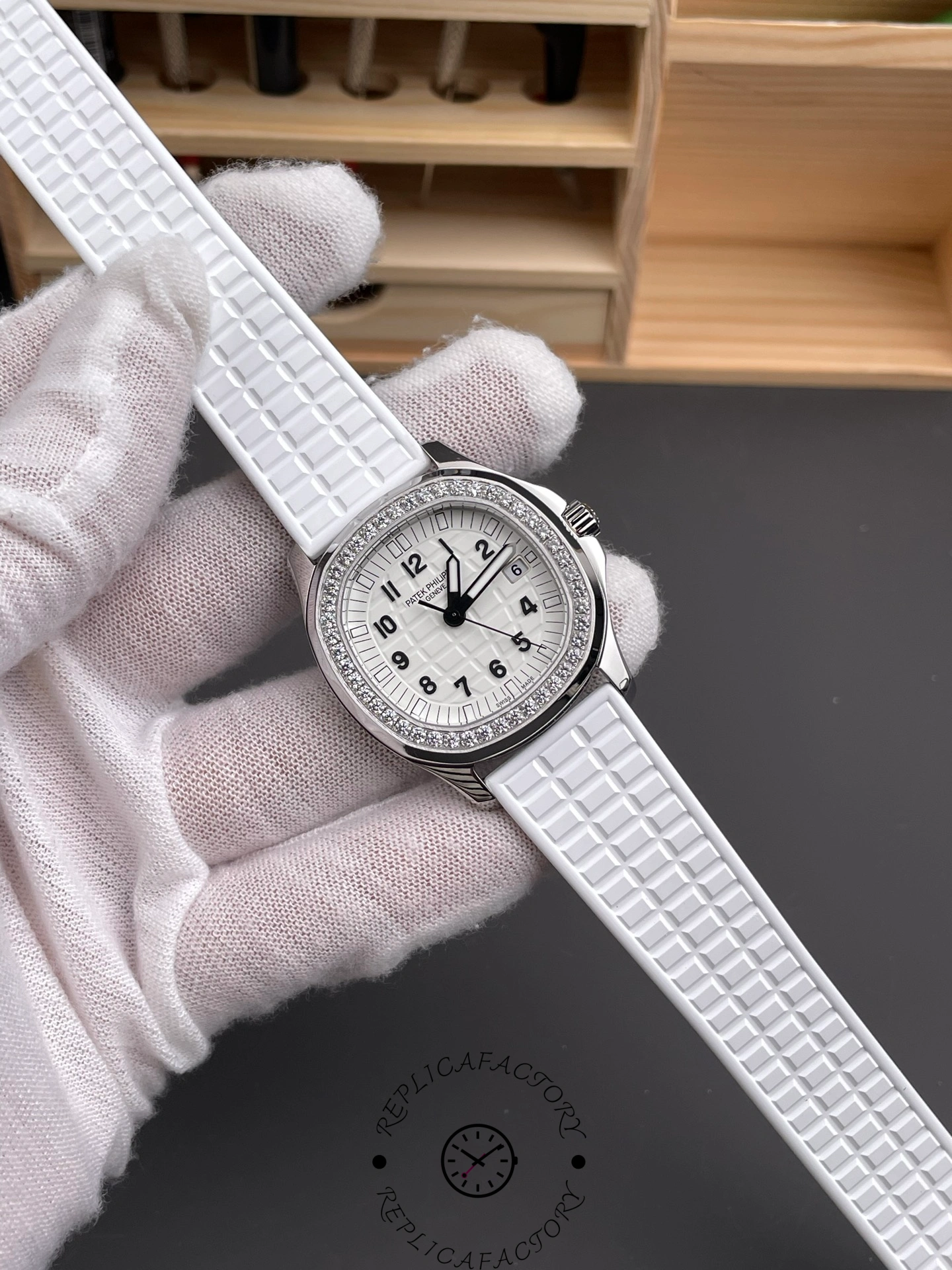 Replica Patek Philippe Aquanaut White 5067A 024 36mm Lady Watch