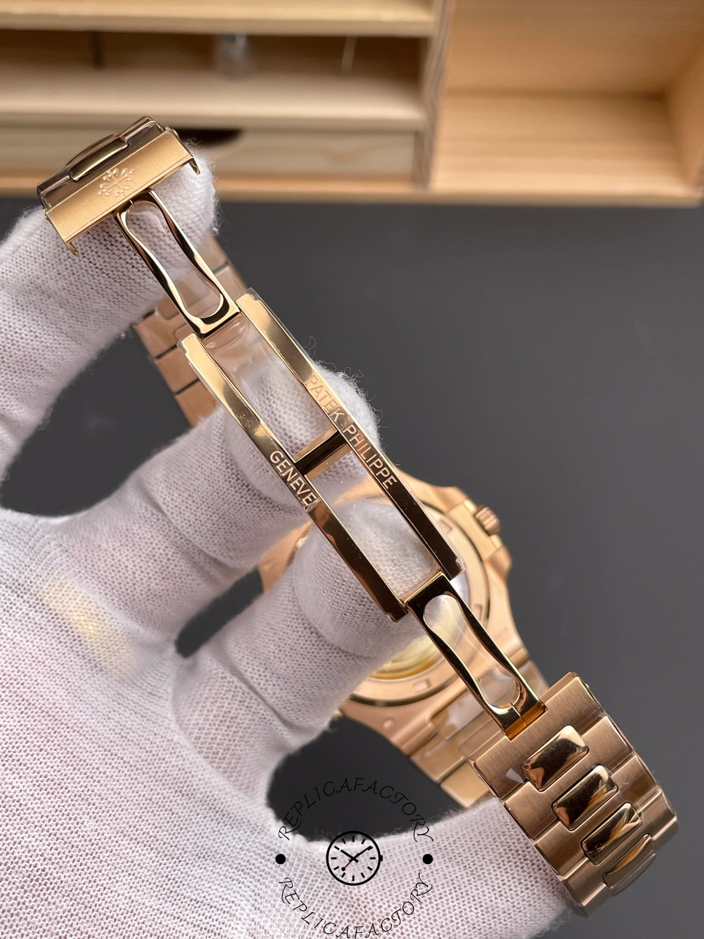 Patek Philippe Nautilus 5711 1R 001 40MM Replica Watch