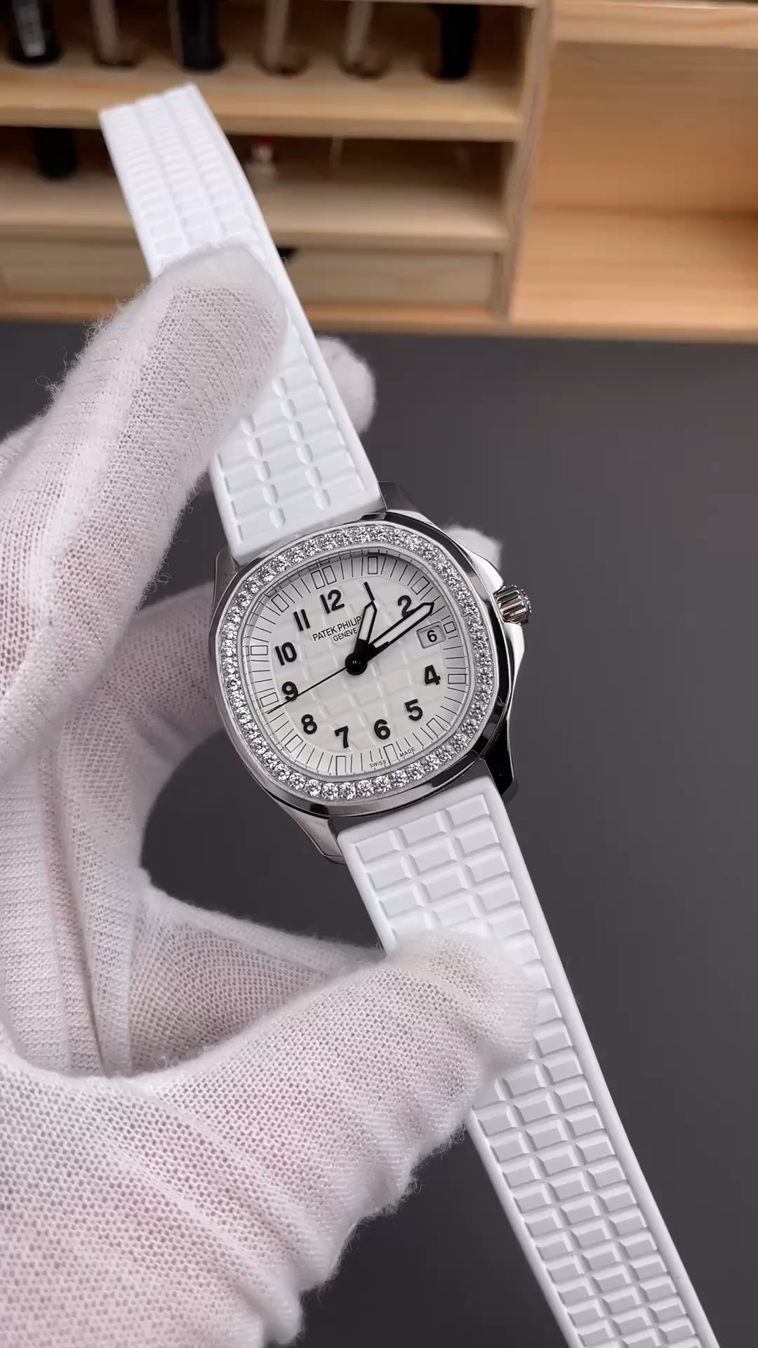 Replica Patek Philippe Aquanaut White 5067A 024 36mm Lady Watch