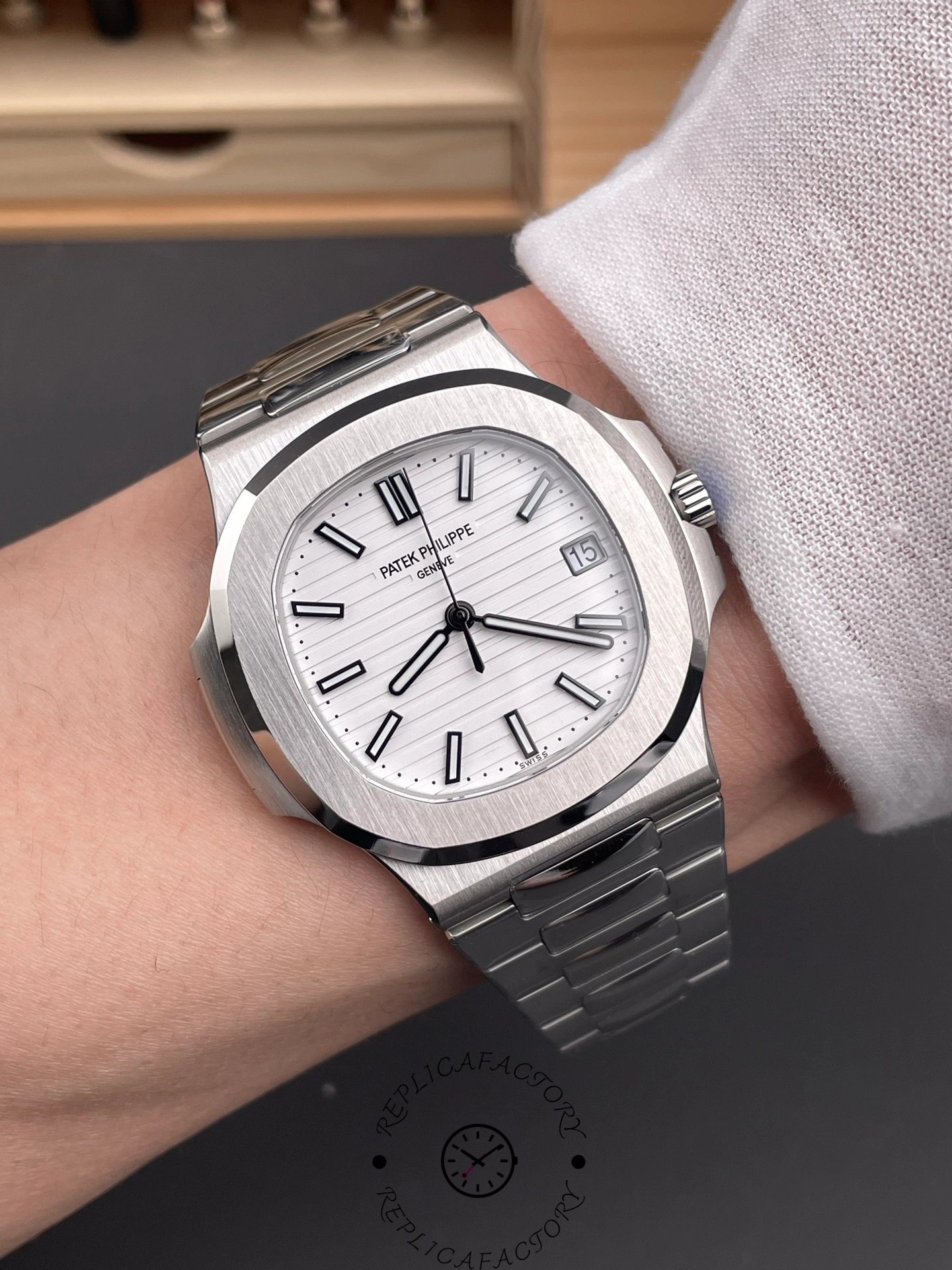 Replica Patek Philippe Nautilus 5711 1A 011 White Dial 40mm Mens Watch