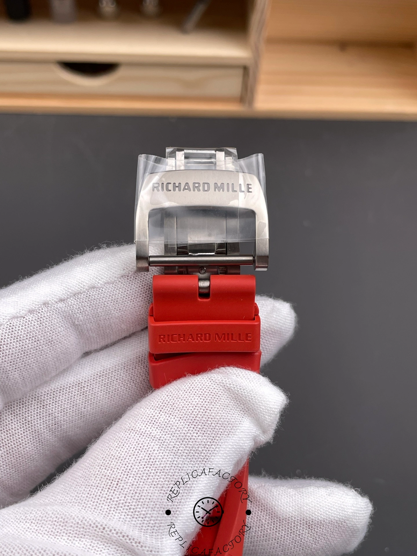 Richard Miller RM 055 RMUL2 NTPT Carbon Fiber Red Rubber Strap