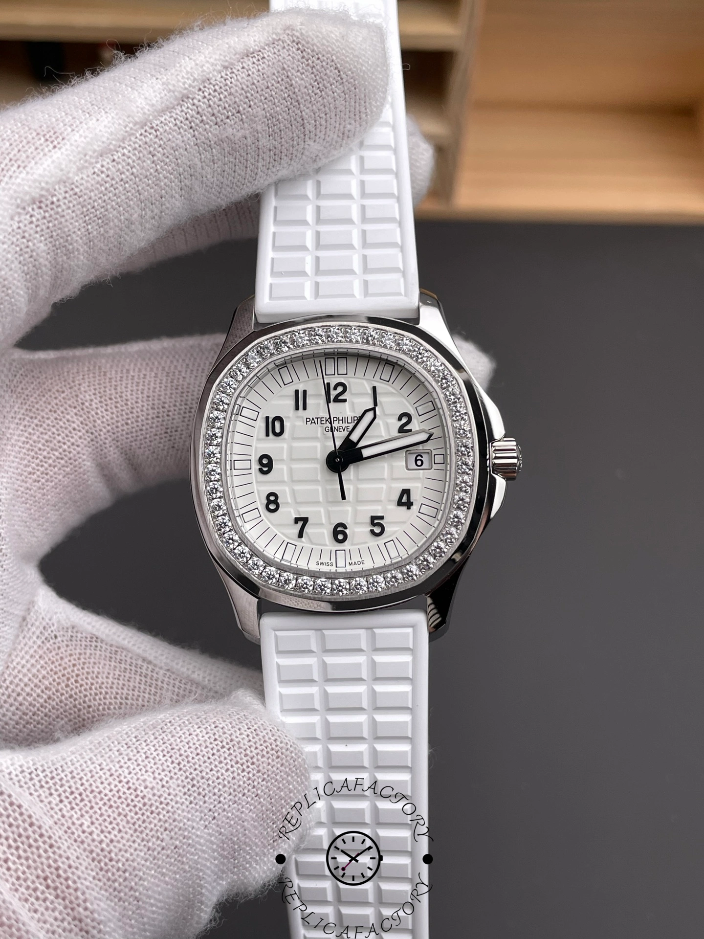 Replica Patek Philippe Aquanaut White 5067A 024 36mm Lady Watch