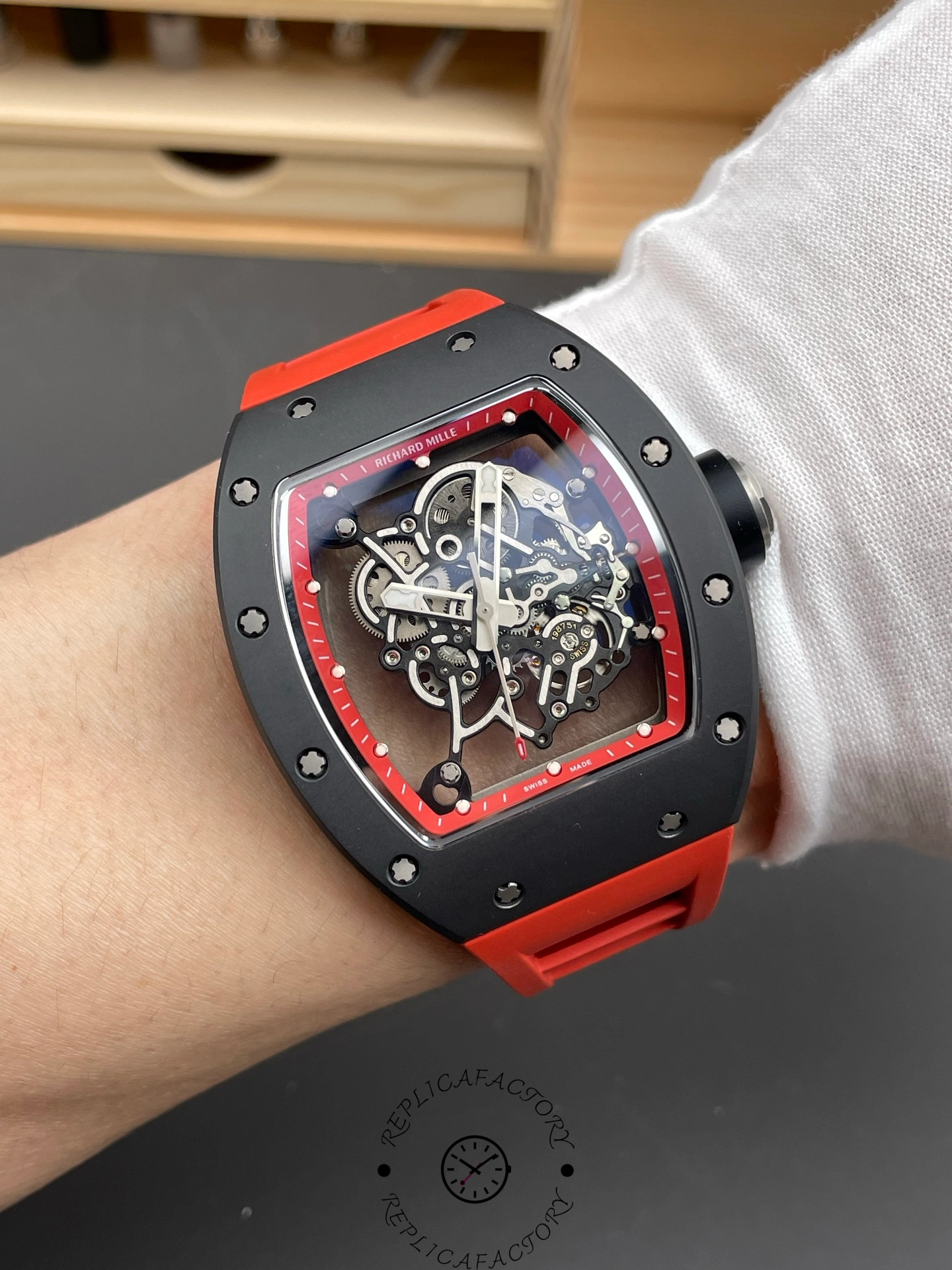Richard Miller RM 055 RMUL2 NTPT Carbon Fiber Red Rubber Strap
