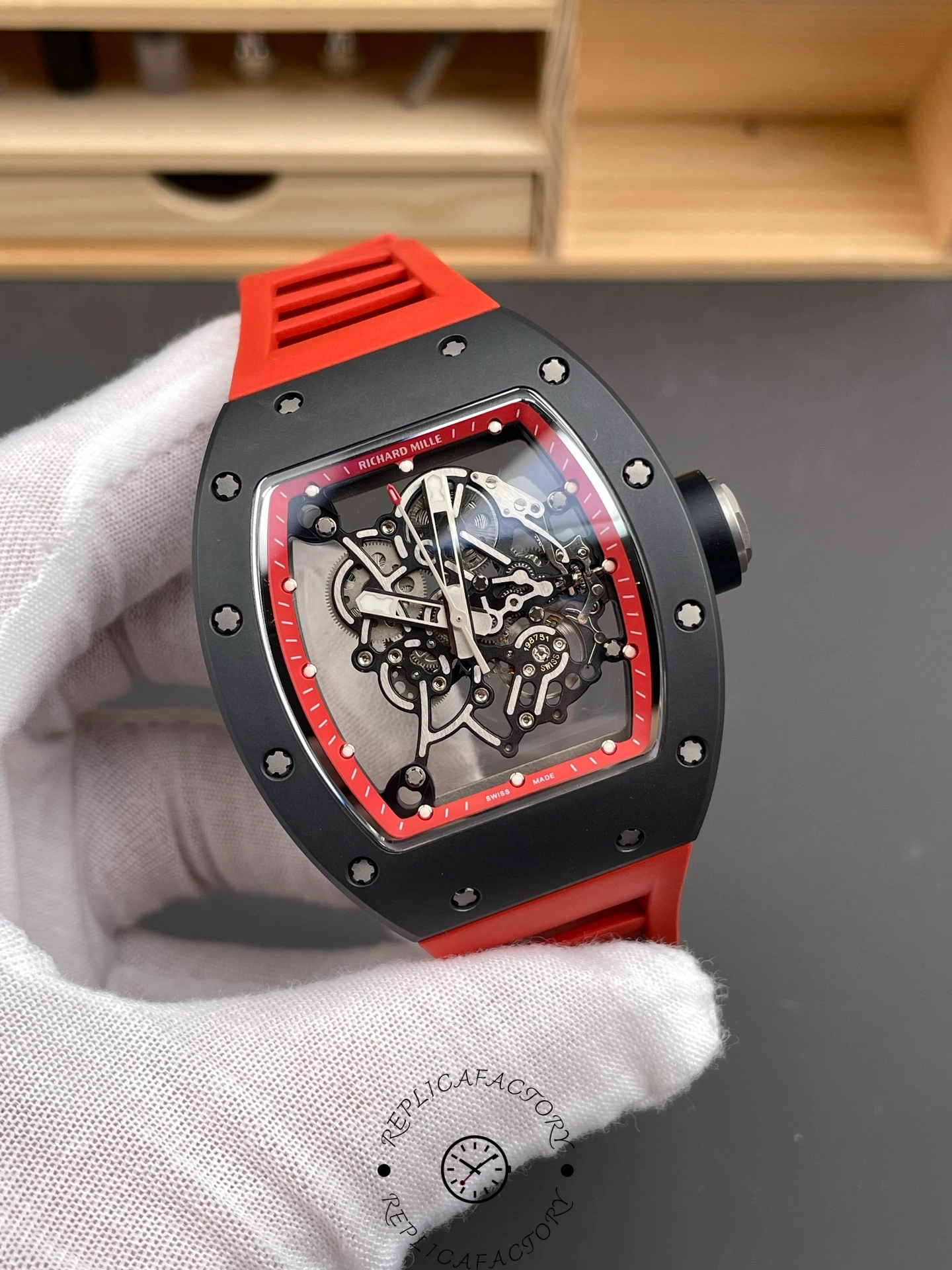 Richard Miller RM 055 RMUL2 NTPT Carbon Fiber Red Rubber Strap