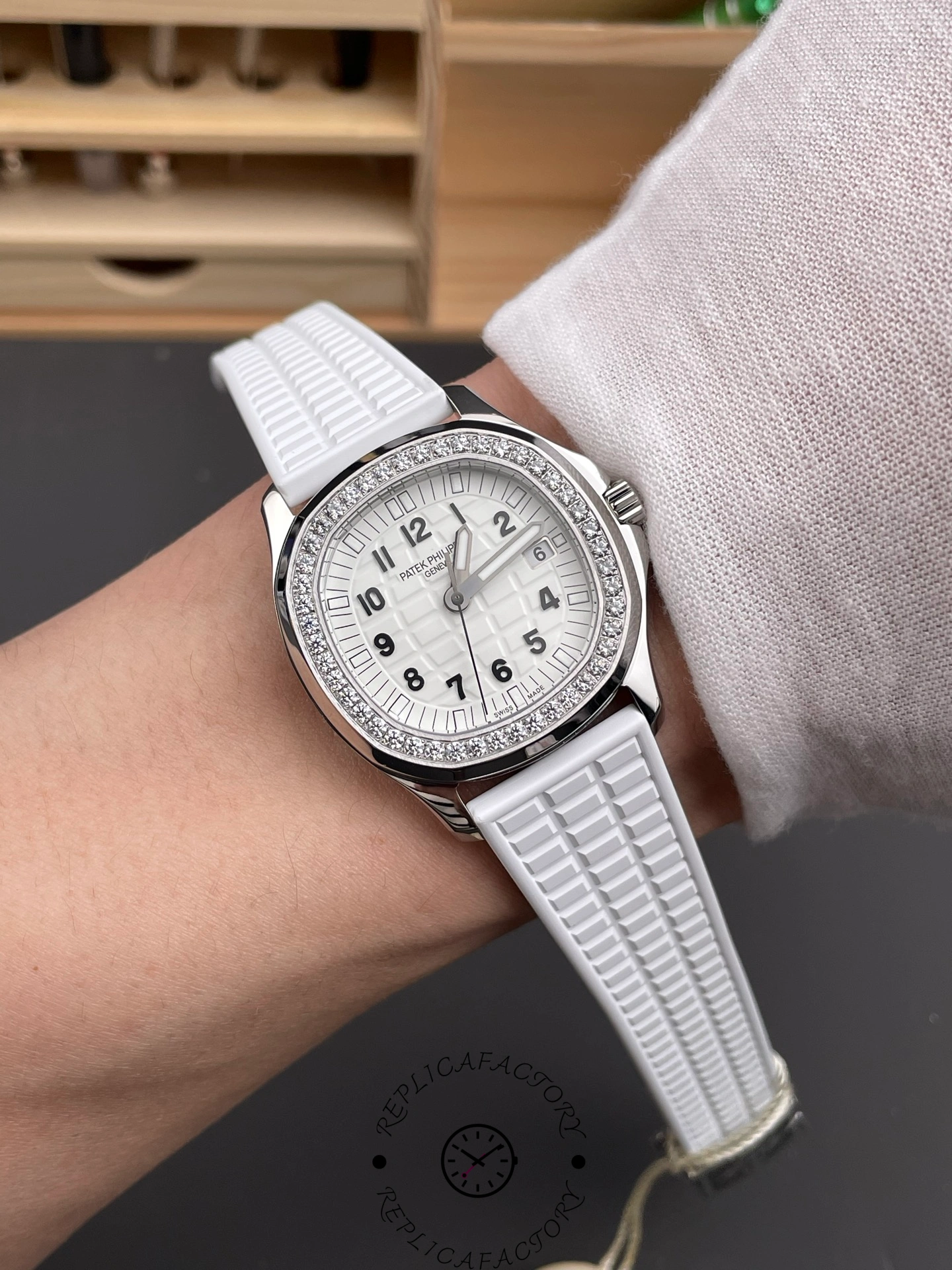 Replica Patek Philippe Aquanaut White 5067A 024 36mm Lady Watch
