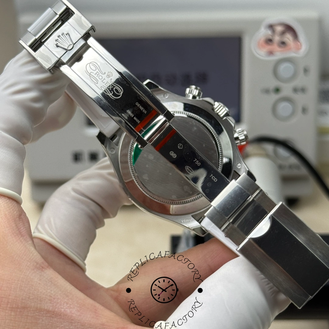 Clasp view of Rolex Daytona 116519 showing engraved logo and folding buckle.