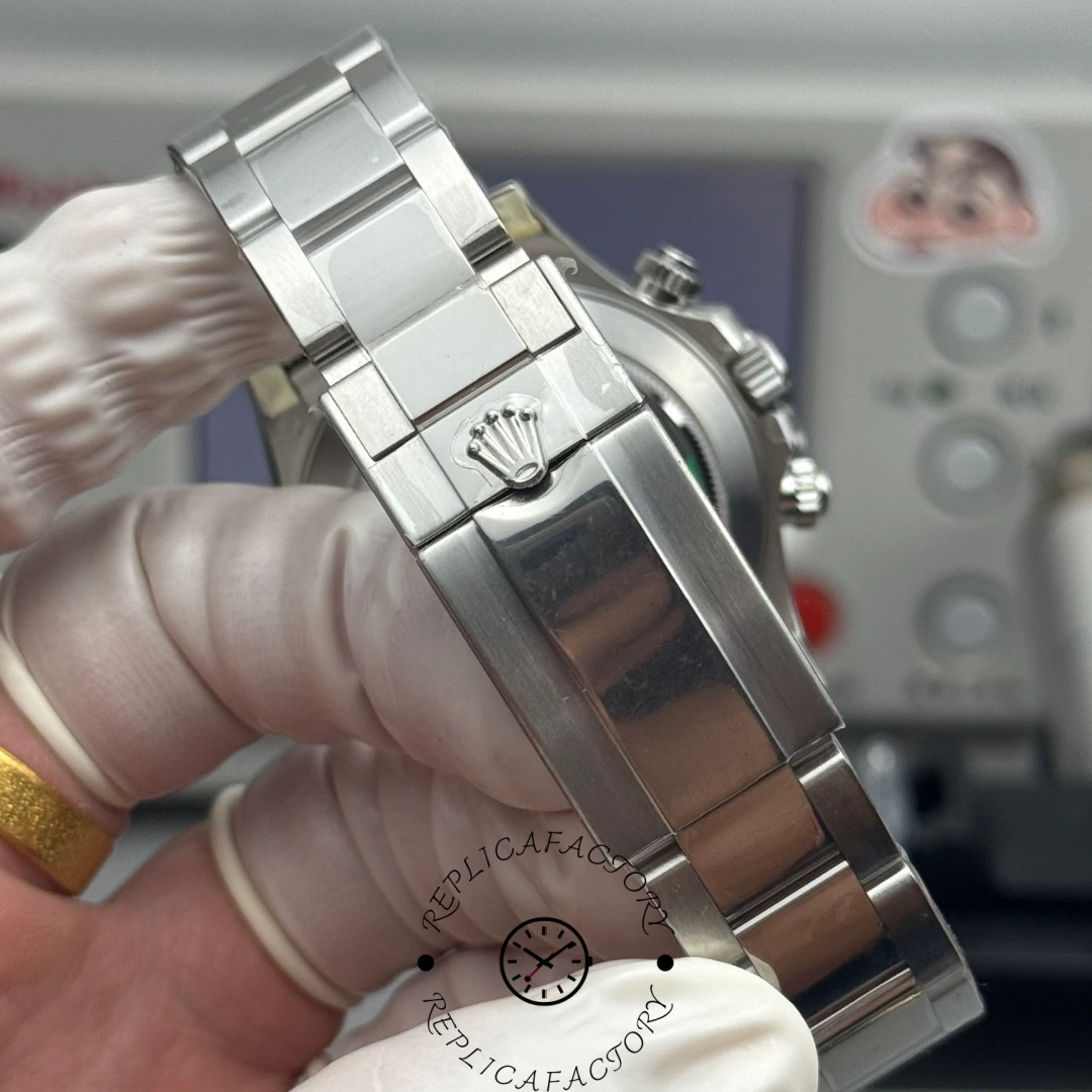 Bracelet clasp of Rolex Daytona 116589 with engraved Rolex crown logo.