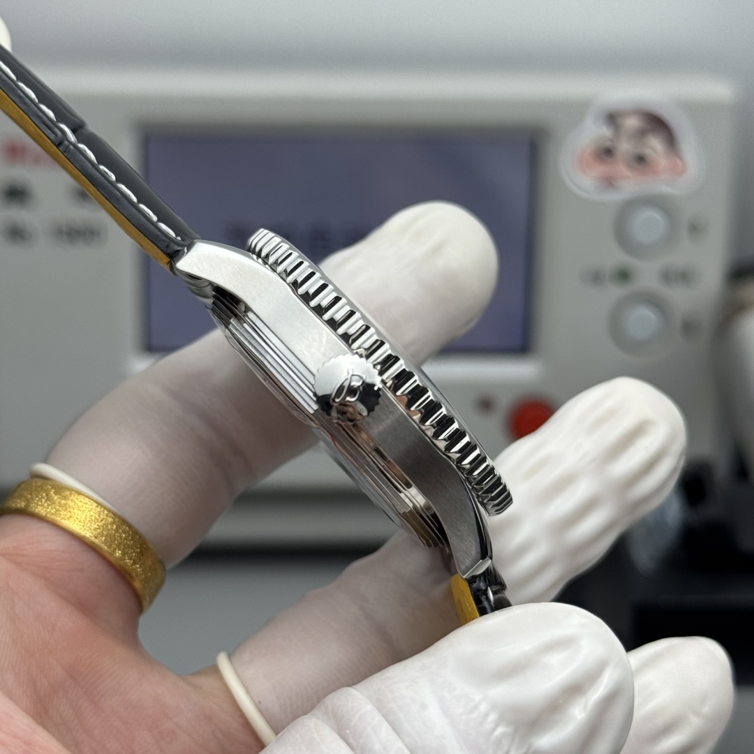 Breitling Navitimer Automatic GMT 41 A32310211G1P1 Clone Watch