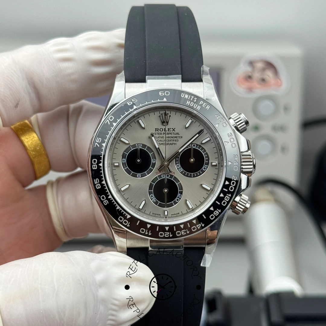 Front view of the Rolex Cosmograph Daytona 126519LN-0006 with silver dial, black ceramic bezel, and Oysterflex rubber strap.