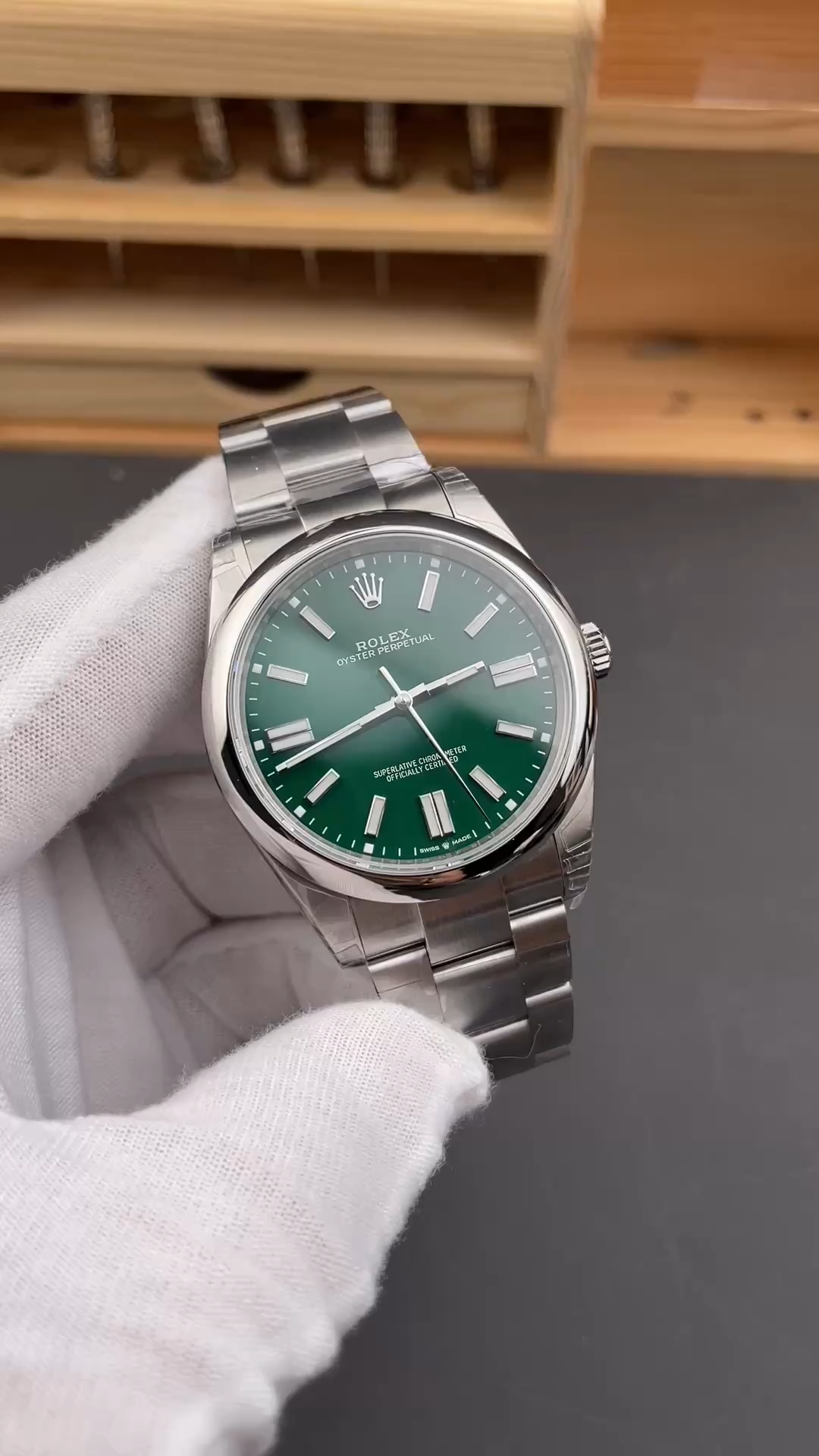 Rolex Oyster Perpetual 41 Green Dial 134300 0004 Men's Watch - Video
