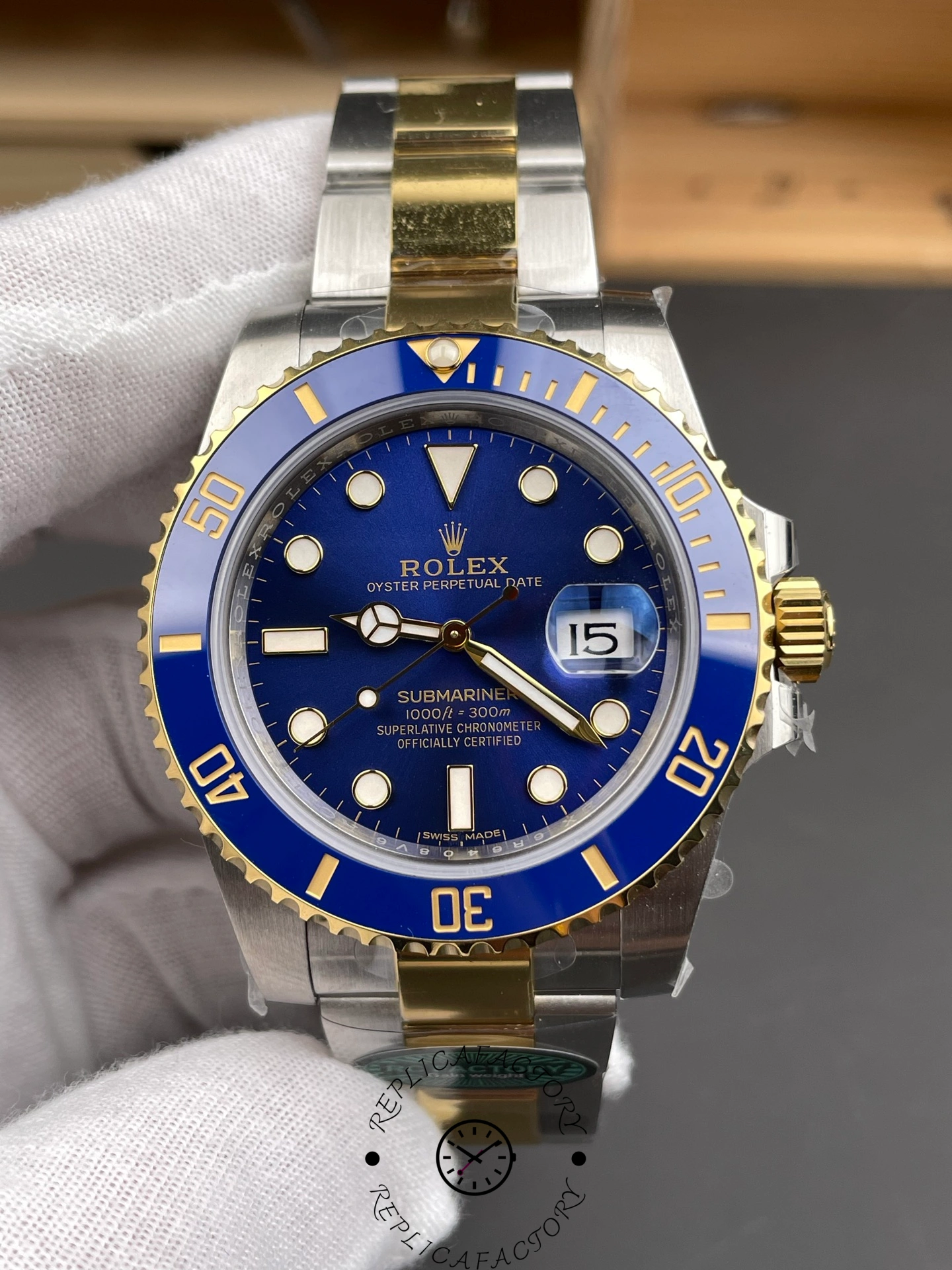 Straight-on front view of the Rolex Submariner Date 116613LB highlighting the luminous markers and blue bezel.