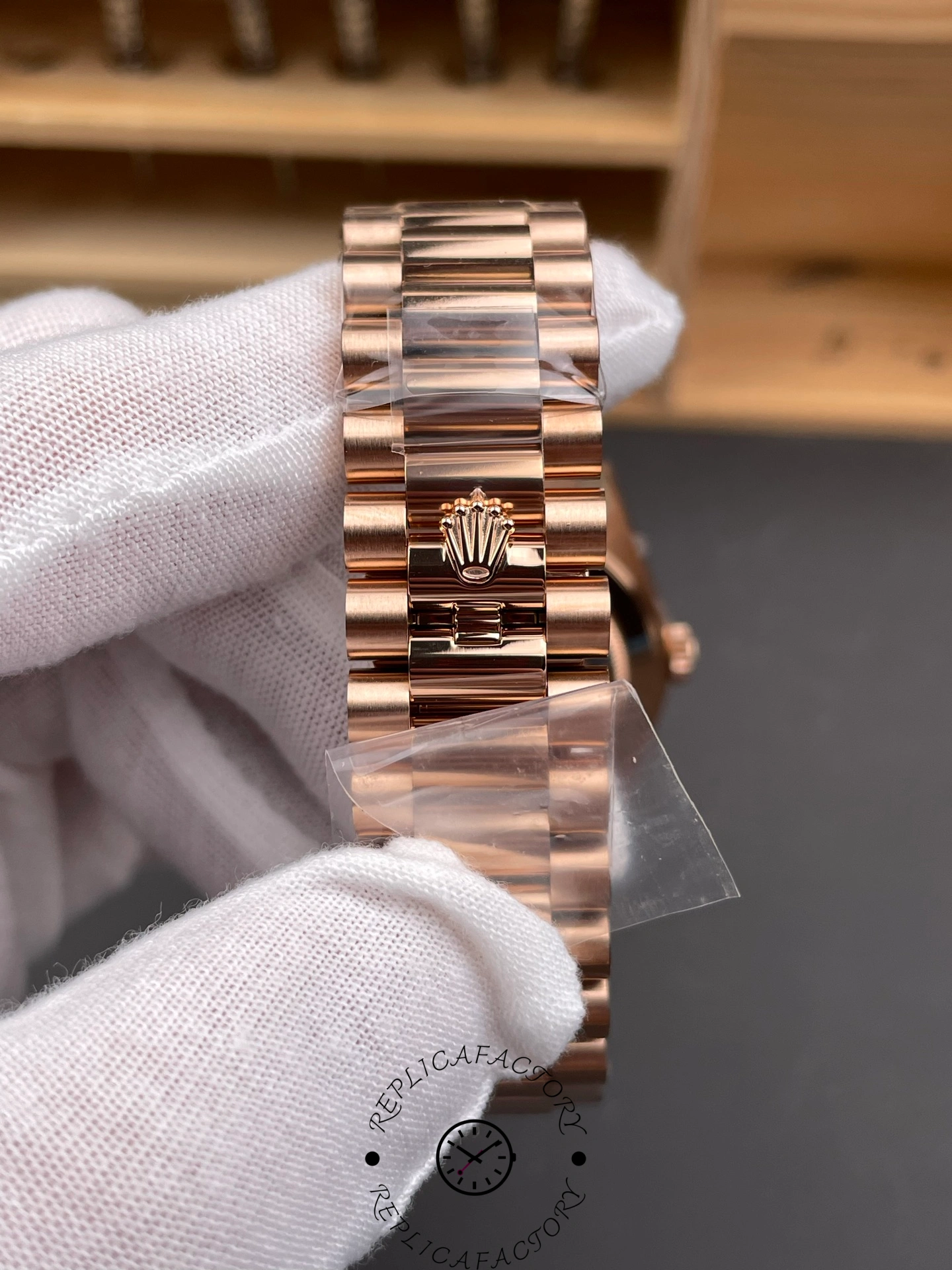 Close-up of the Rolex Day-Date 40 Everose gold clasp featuring the Rolex crown logo.