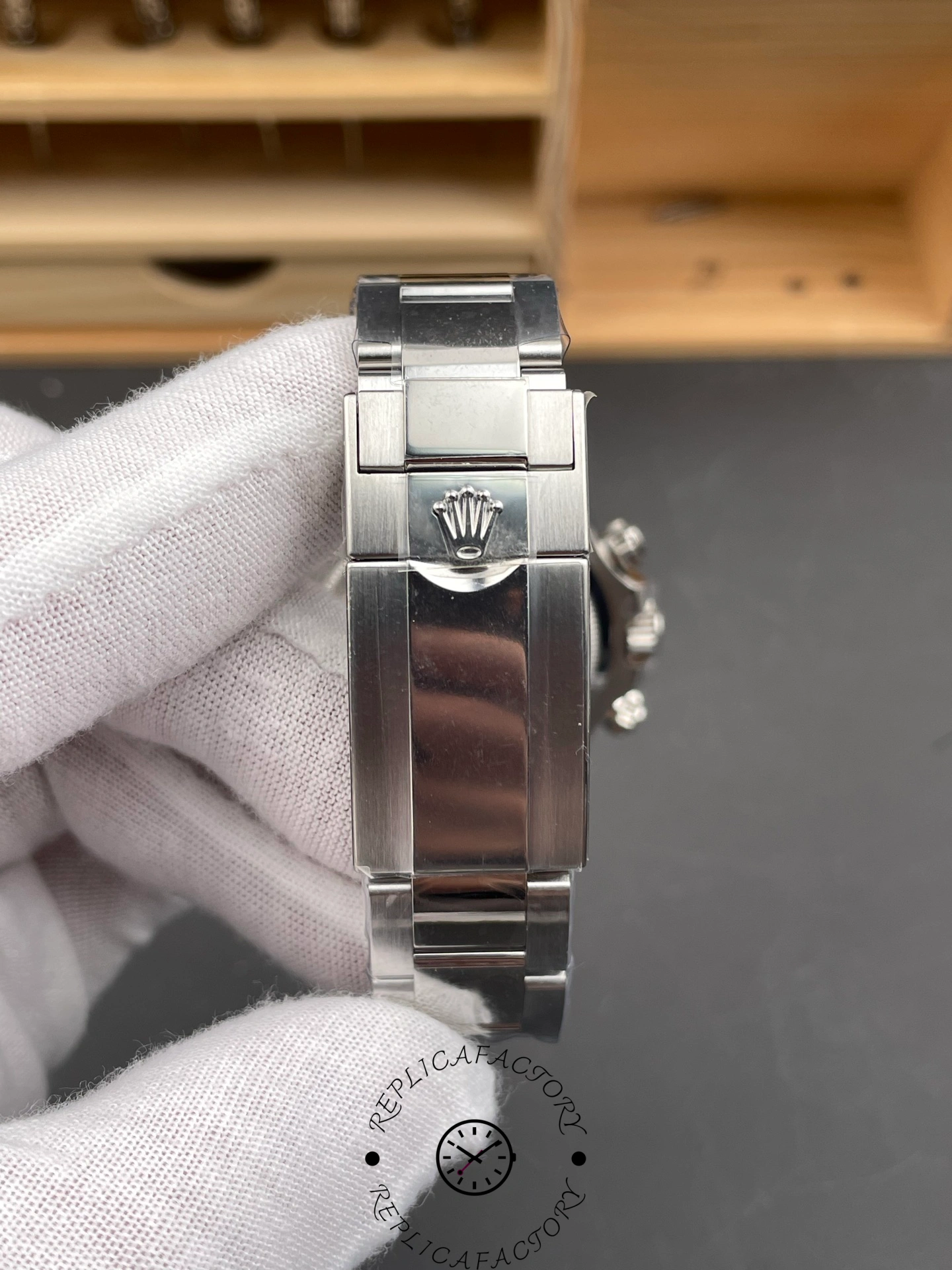 Close-up of the Rolex Daytona 126509-0001 clasp with Rolex crown logo and brushed Oyster bracelet.