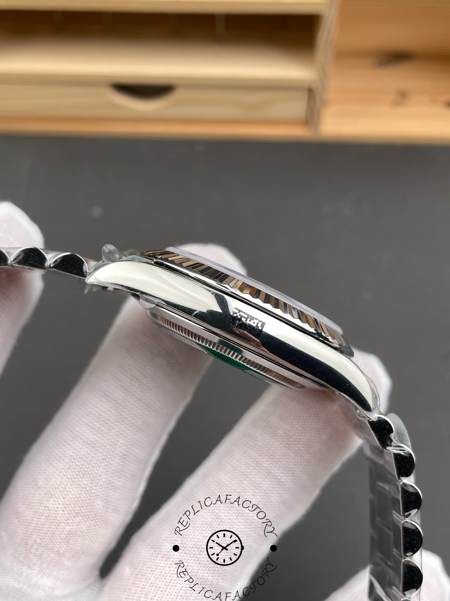 Rolex Day-Date 228236 thickness and polished side case view