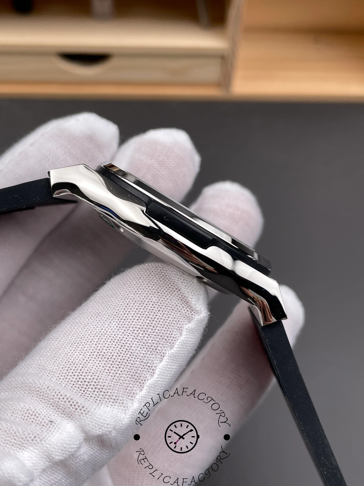 Side view showing the slim titanium case profile of Hublot Classic Fusion 542.NX.1171.RX.