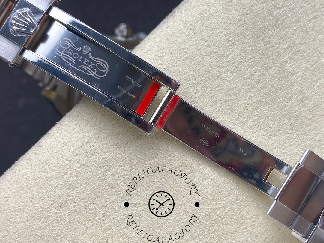 Close-up of the Rolex Cosmograph Daytona 116500LN clasp interior showing “ROLEX GENEVA SWISS MADE” and “STEELINOX” engravings.