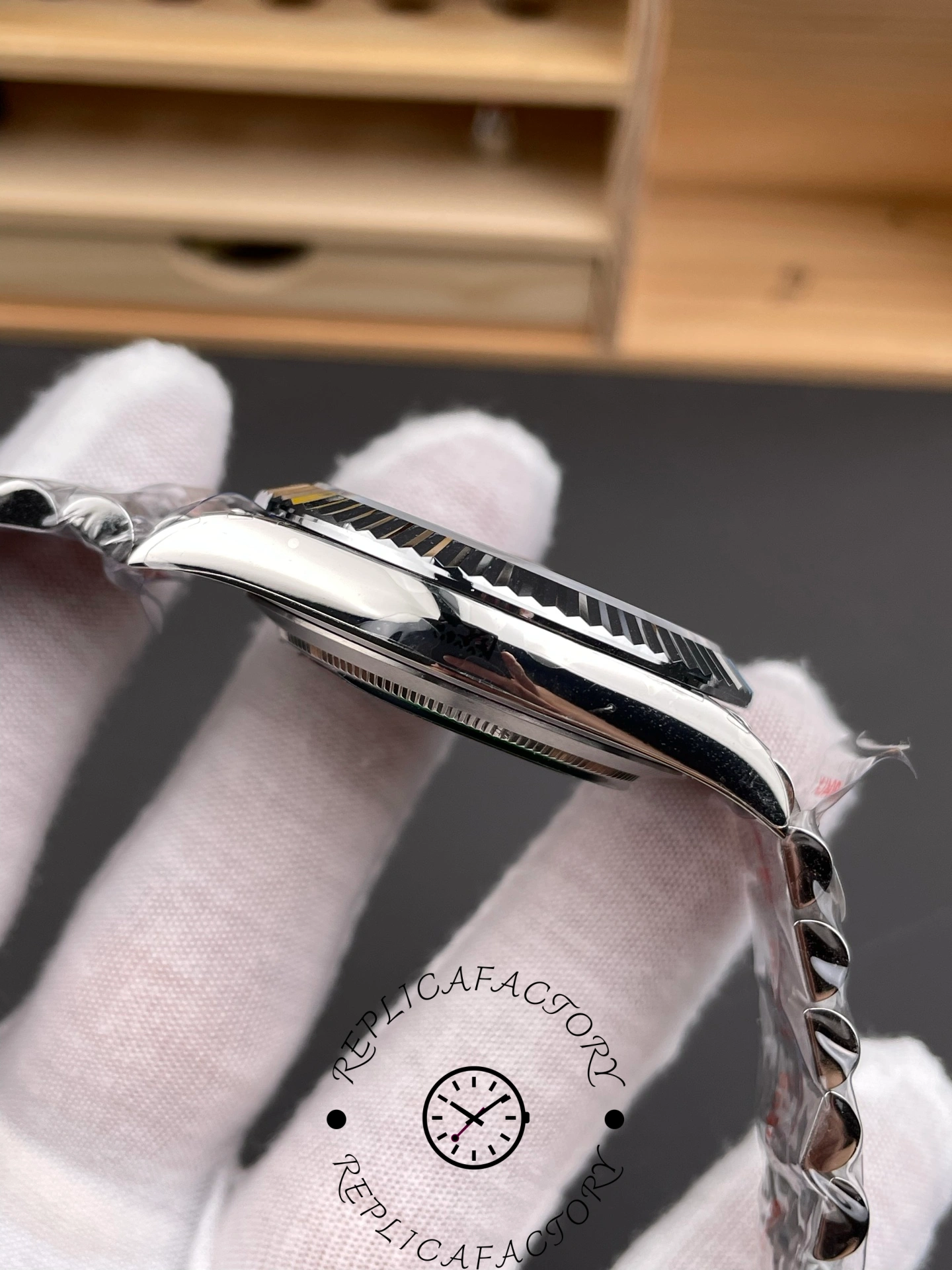 Left side profile of the Rolex Datejust 126334-0018 showing slim case thickness and bezel detail.