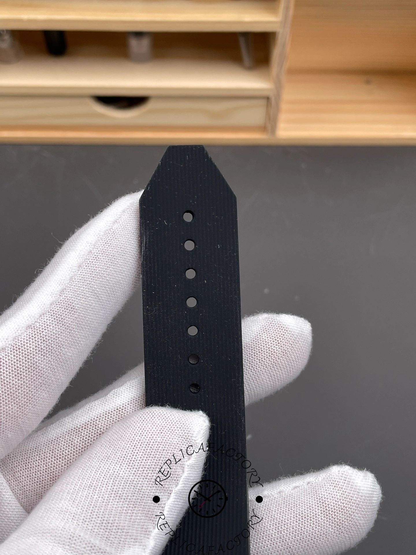 Close-up of the black rubber strap used on the Hublot Classic Fusion 542.NX.1171.RX replica.