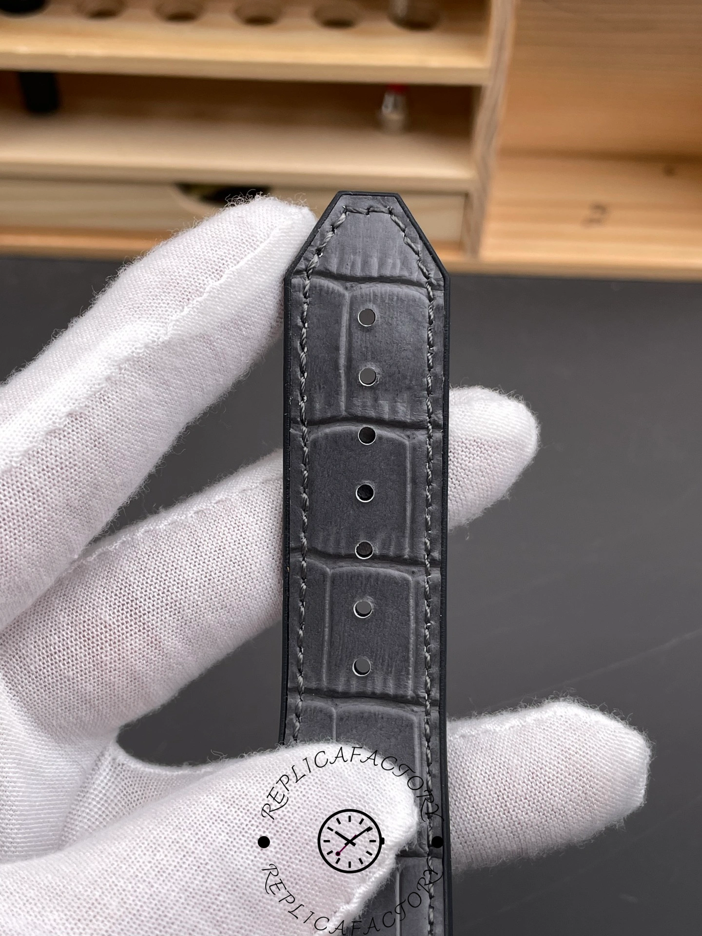 Close-up of grey alligator leather strap with detailed stitching on Hublot 511.OX.7081.LR replica.