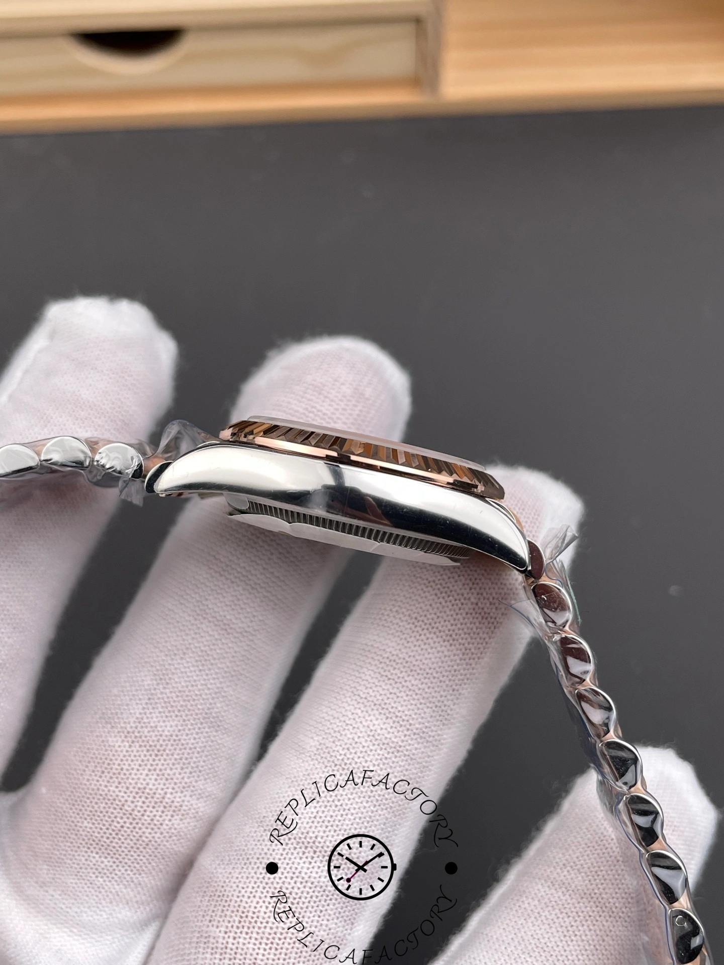 Opposite side profile of THB Factory Rolex Datejust 31 ref. 278271-0028 showing smooth case and fluted bezel edge.