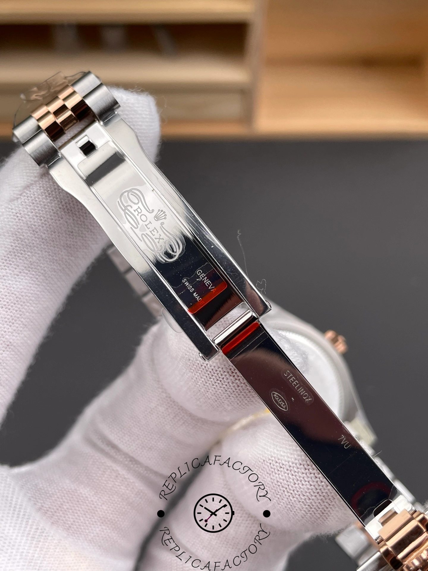 Inside clasp engraving of THB Factory Rolex Datejust 31 ref. 278271-0028 showing “Rolex Geneva Swiss Made” and “Steelinox” markings.