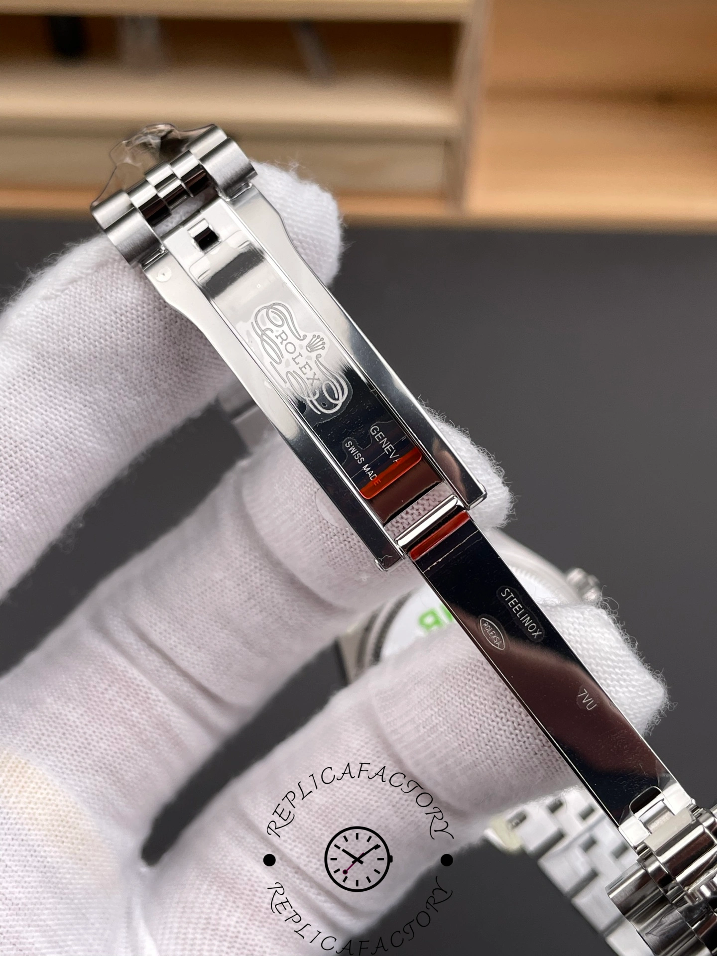 Inside clasp engraving of THB Factory Rolex Datejust 31 ref. 278274-0036 showing “Rolex Geneva Swiss Made” and “Steelinox” markings.