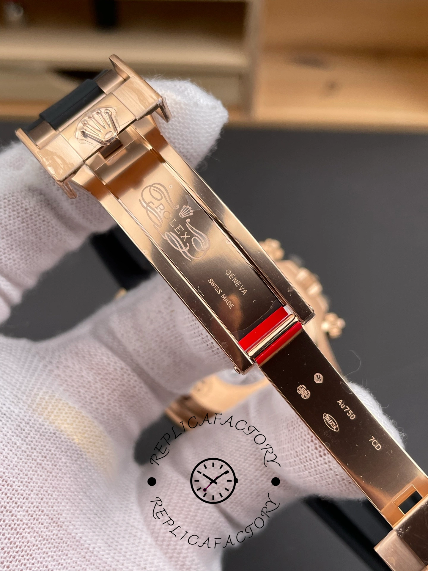Inside clasp engraving of ReplicaFactory Rolex Daytona 126515LN-0004 with Geneva Swiss Made and AU750 marks.