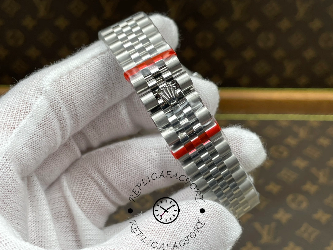 Bracelet clasp exterior of ReplicaFactory Rolex Datejust m278274-0030 showing Rolex crown logo on Jubilee bracelet.