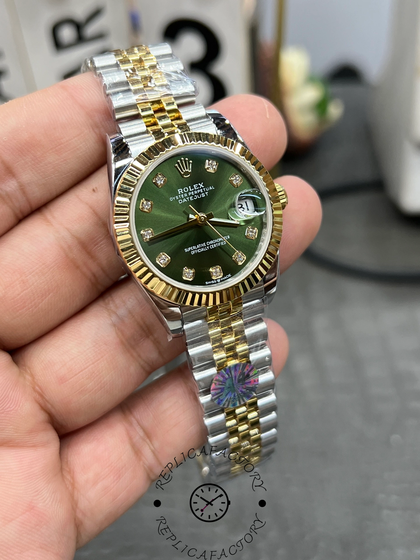 ReplicaFactory Rolex Datejust 31mm 278273-0030 angled front showing fluted bezel and polished case.