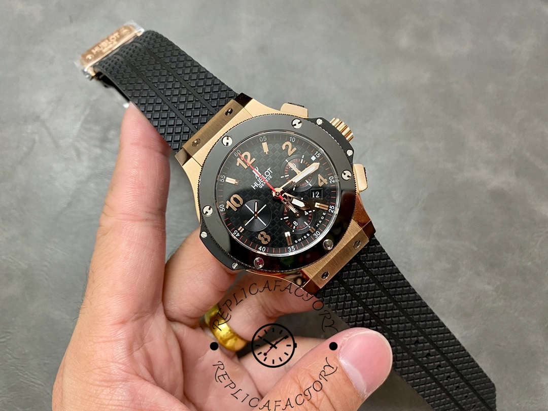 Hublot Big Bang 44mm rose gold watch full view with black rubber strap