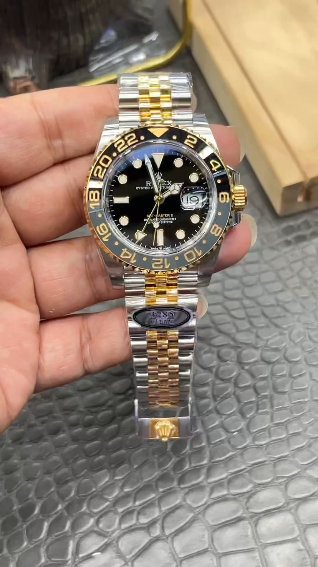Rolex GMT-Master II 126713GRNR-0001 Video