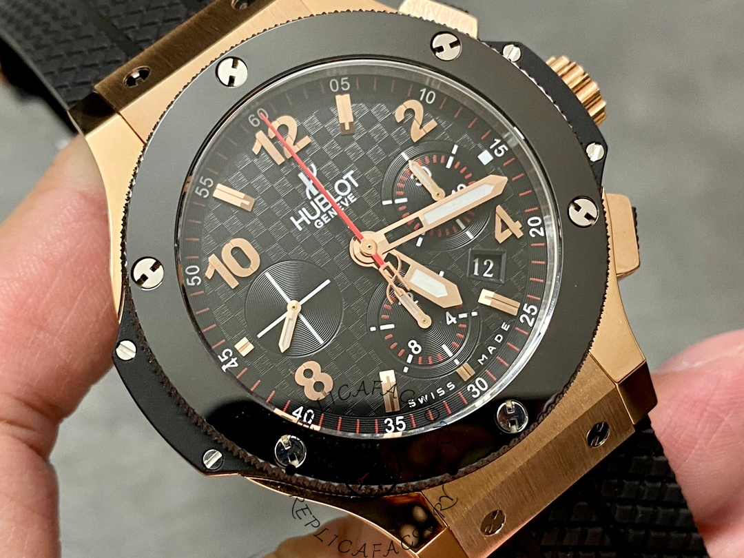 Hublot Big Bang 301.PB.131.RX rose gold chronograph watch close-up