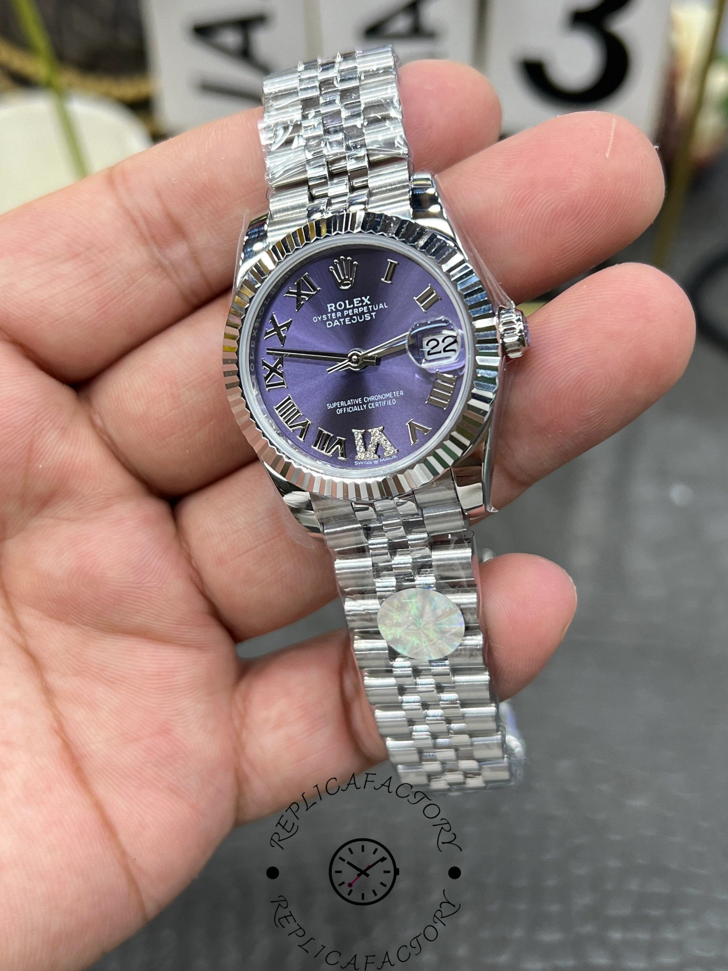 ReplicaFactory Rolex Datejust 31mm 278274-0026 angled front showing fluted bezel and Roman numerals.