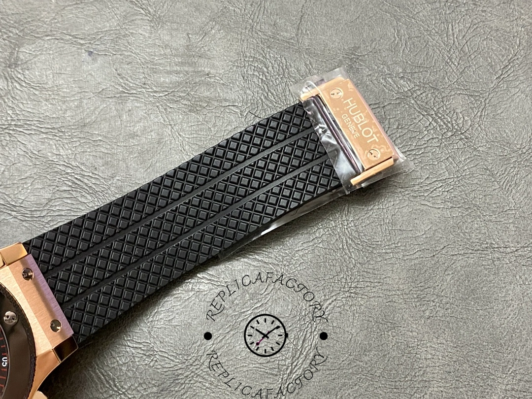 Hublot Big Bang 301.PB.131.RX rubber strap and clasp engraving detail