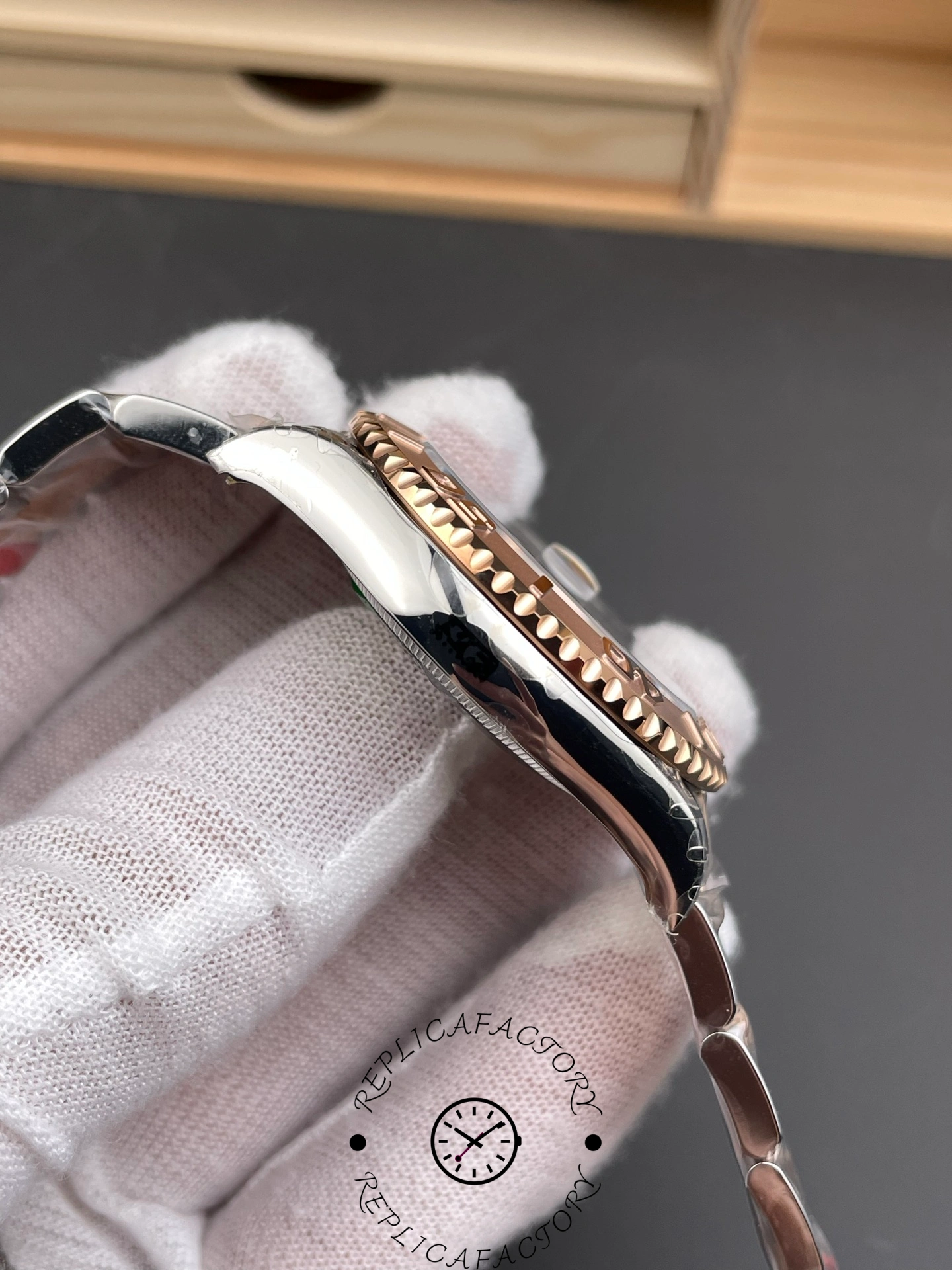 Left side of Rolex Yacht-Master 126621 showing polished Everose case edge.