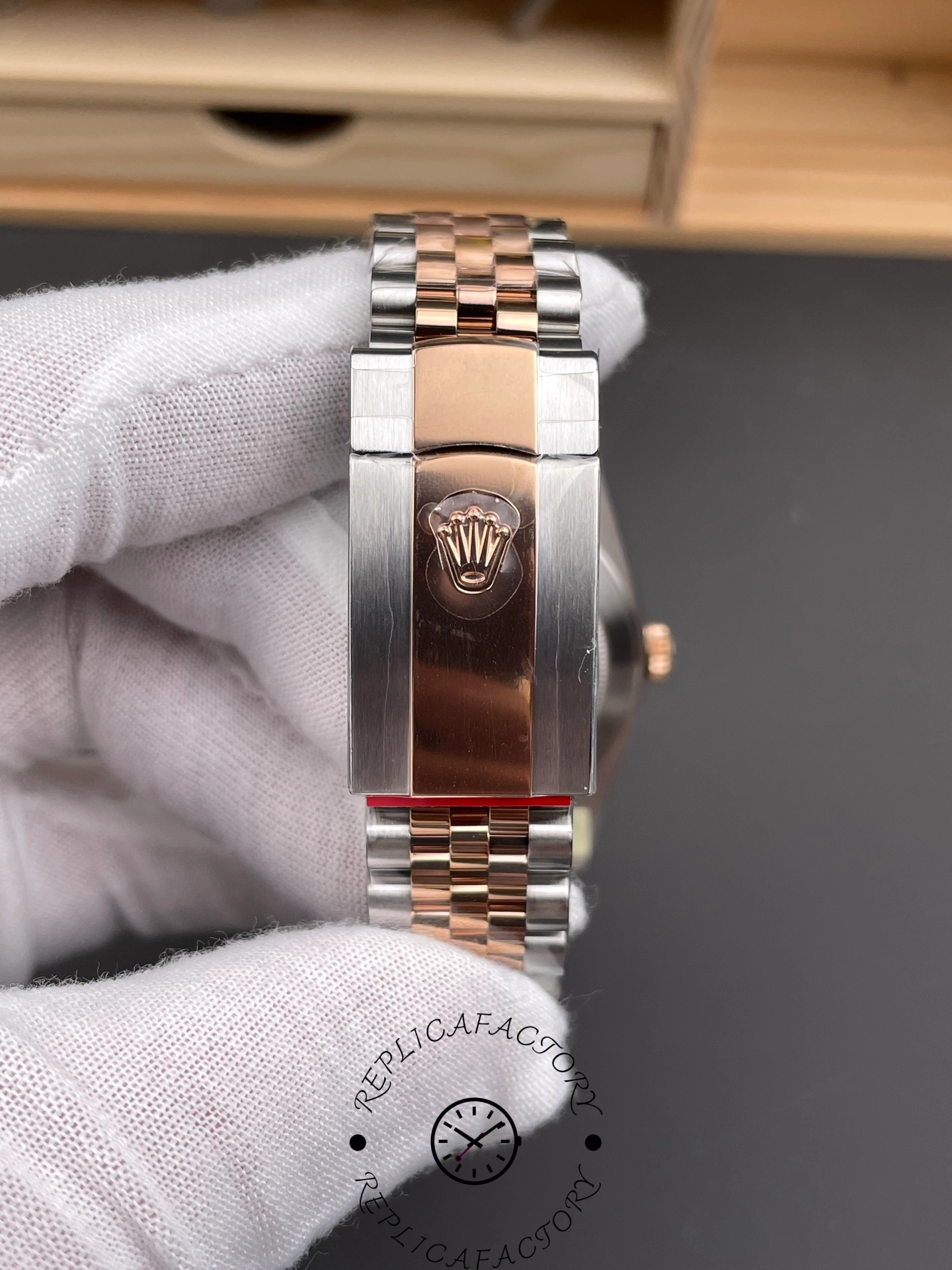 Bracelet clasp of Rolex Datejust 41 m126331-0016 with Rolex crown emblem.