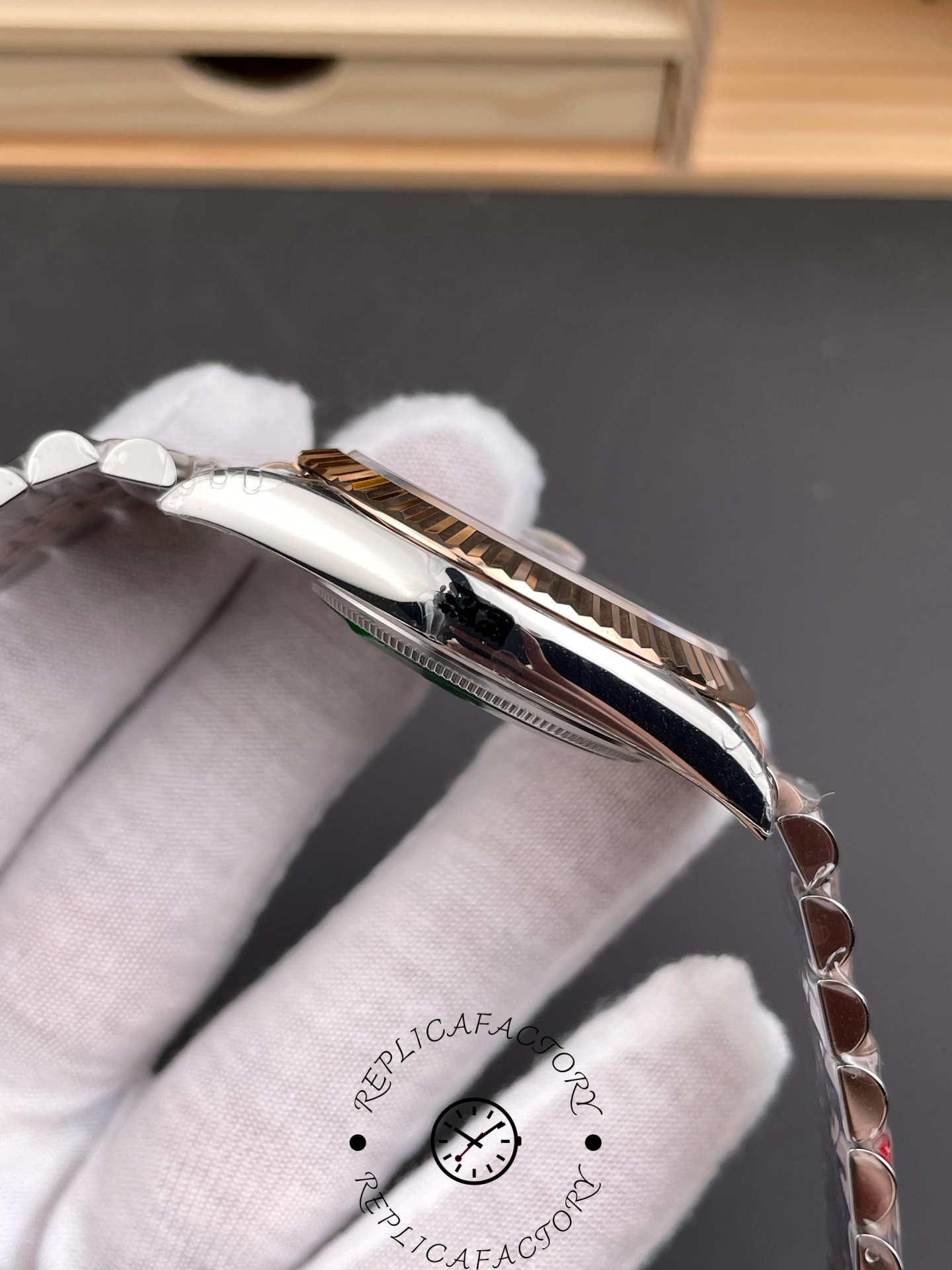 Side profile of Rolex Datejust 41 m126331-0016 with polished steel and Everose case.