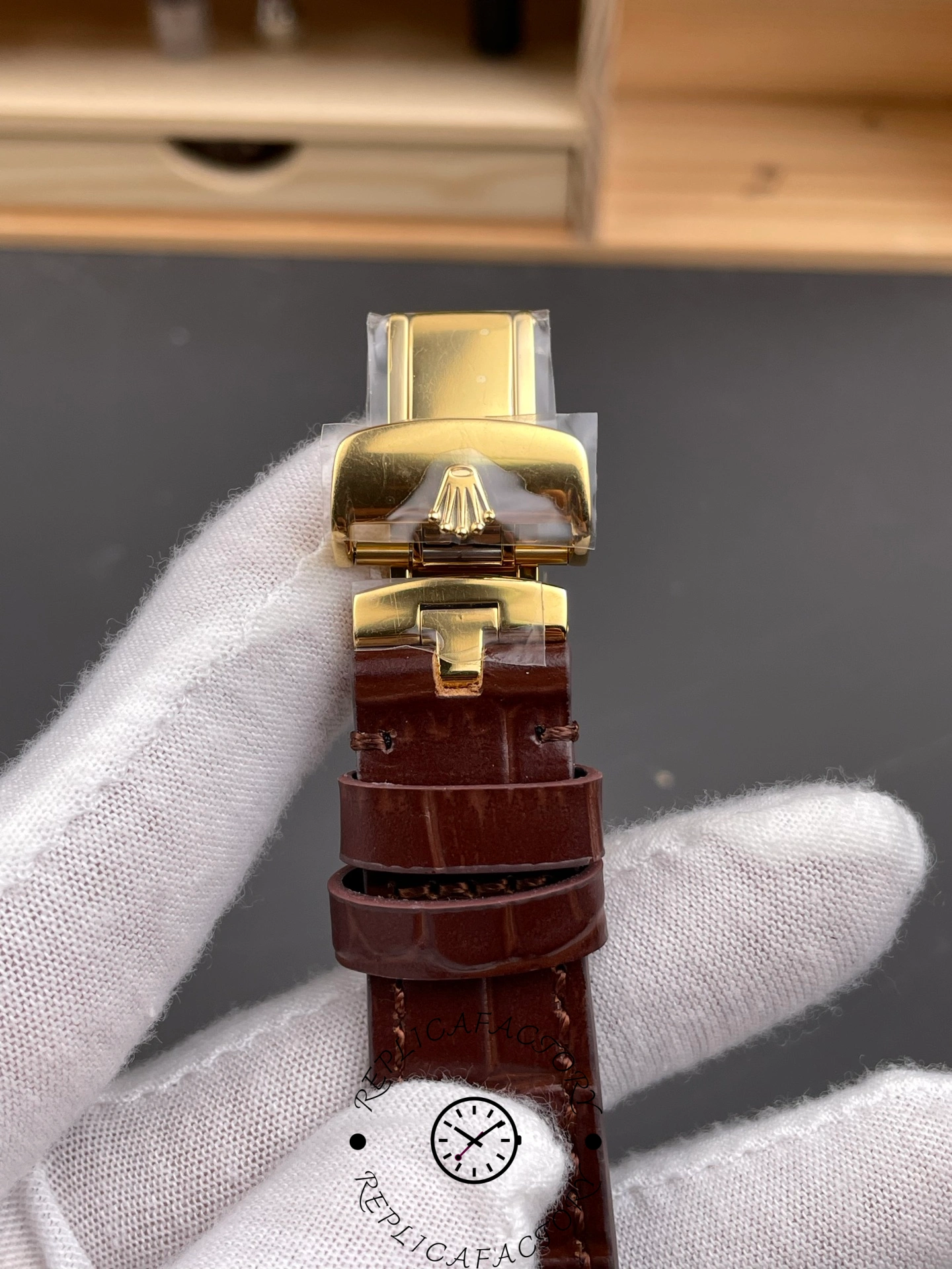 Clasp front of Rolex 1908 52508 with gold folding buckle and Rolex crown.