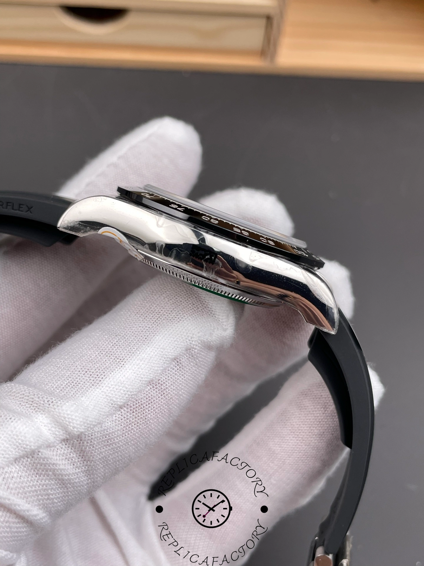 Side profile of Rolex Daytona 126519LN-0007 showing curved case and black bezel edge.