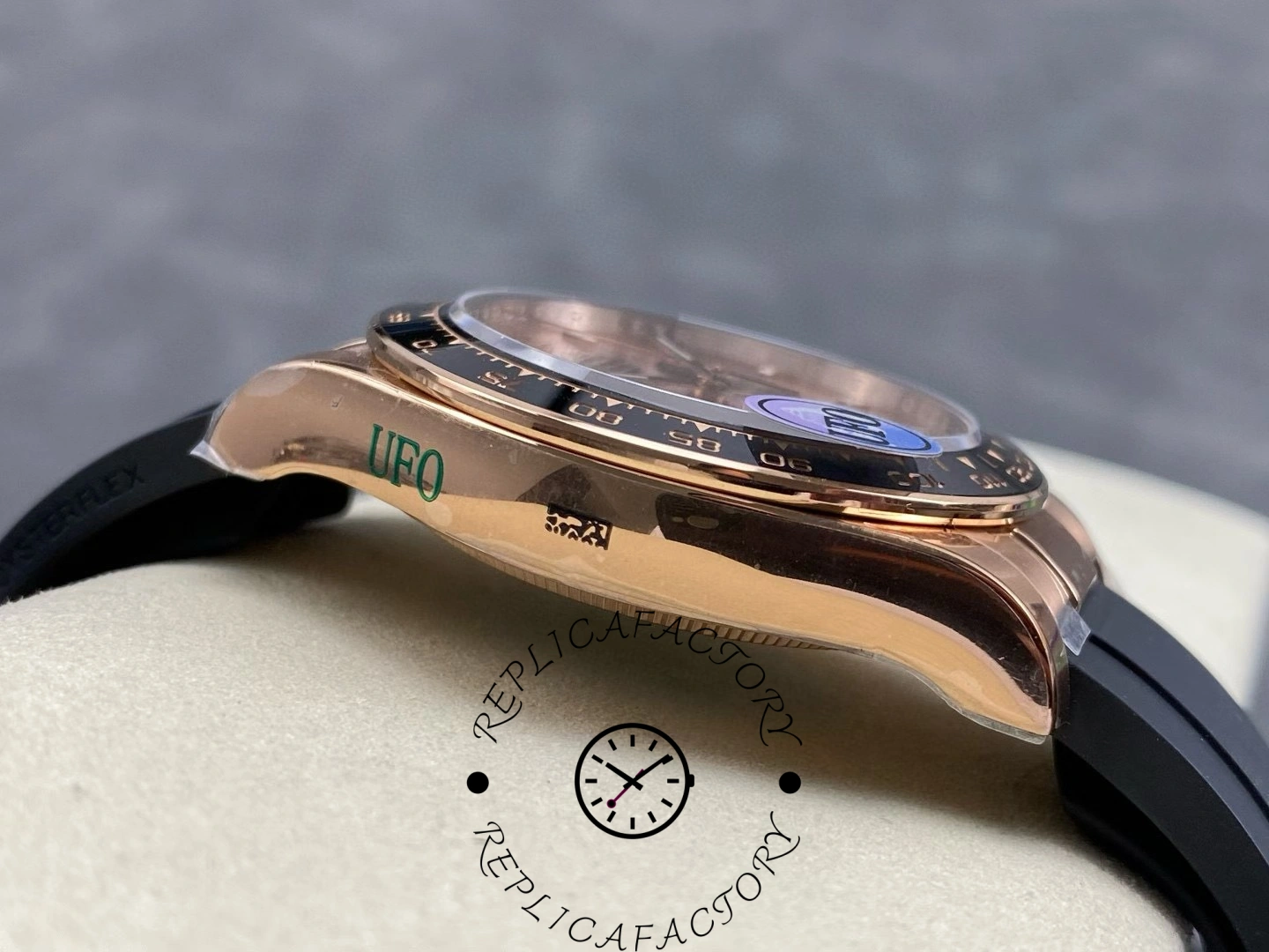 Left side of Rolex Cosmograph Daytona 126515LN showing Everose Gold finish.