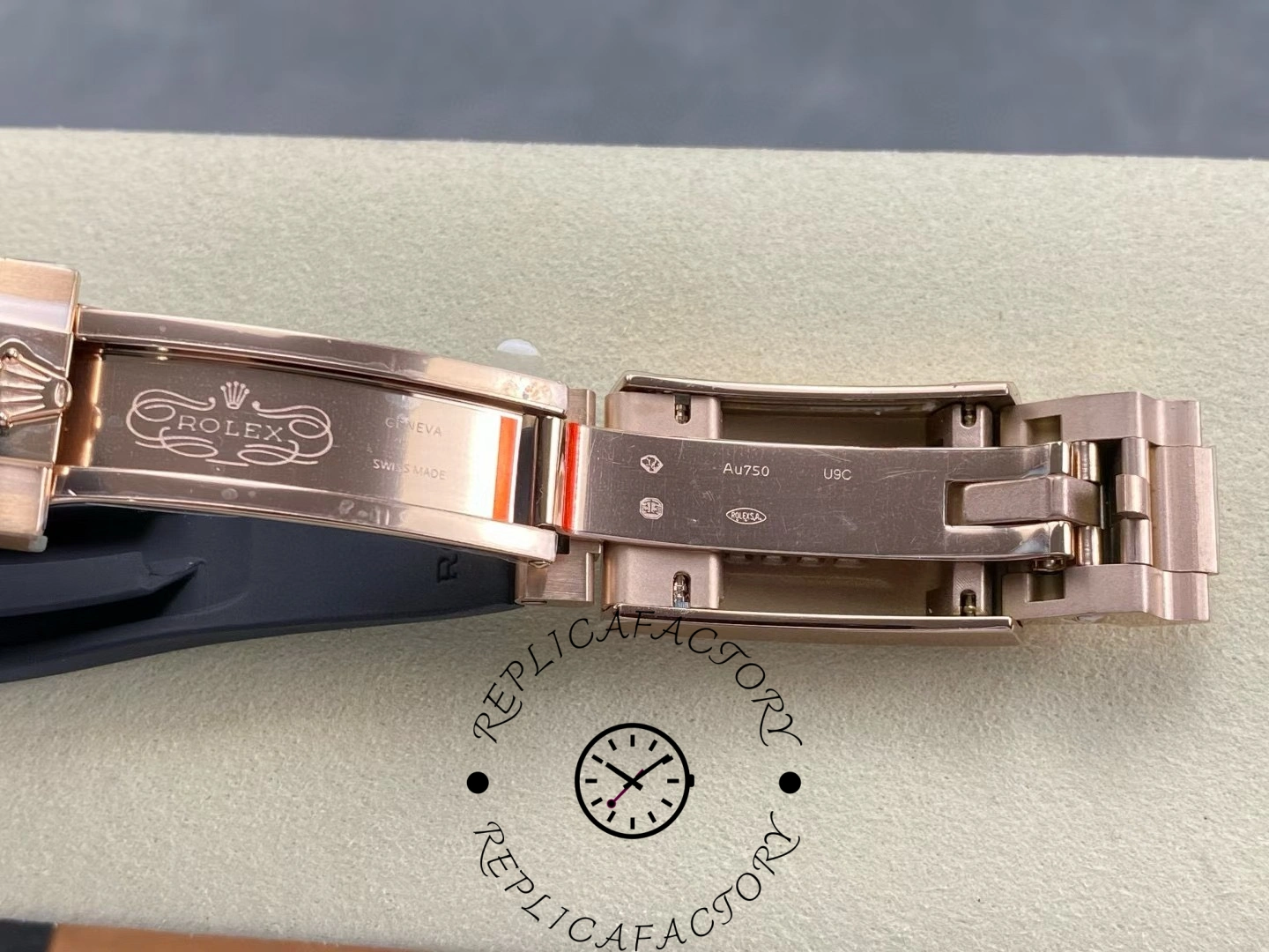 Inside clasp engraving of Rolex Cosmograph Daytona 126515LN with Au750 hallmark.