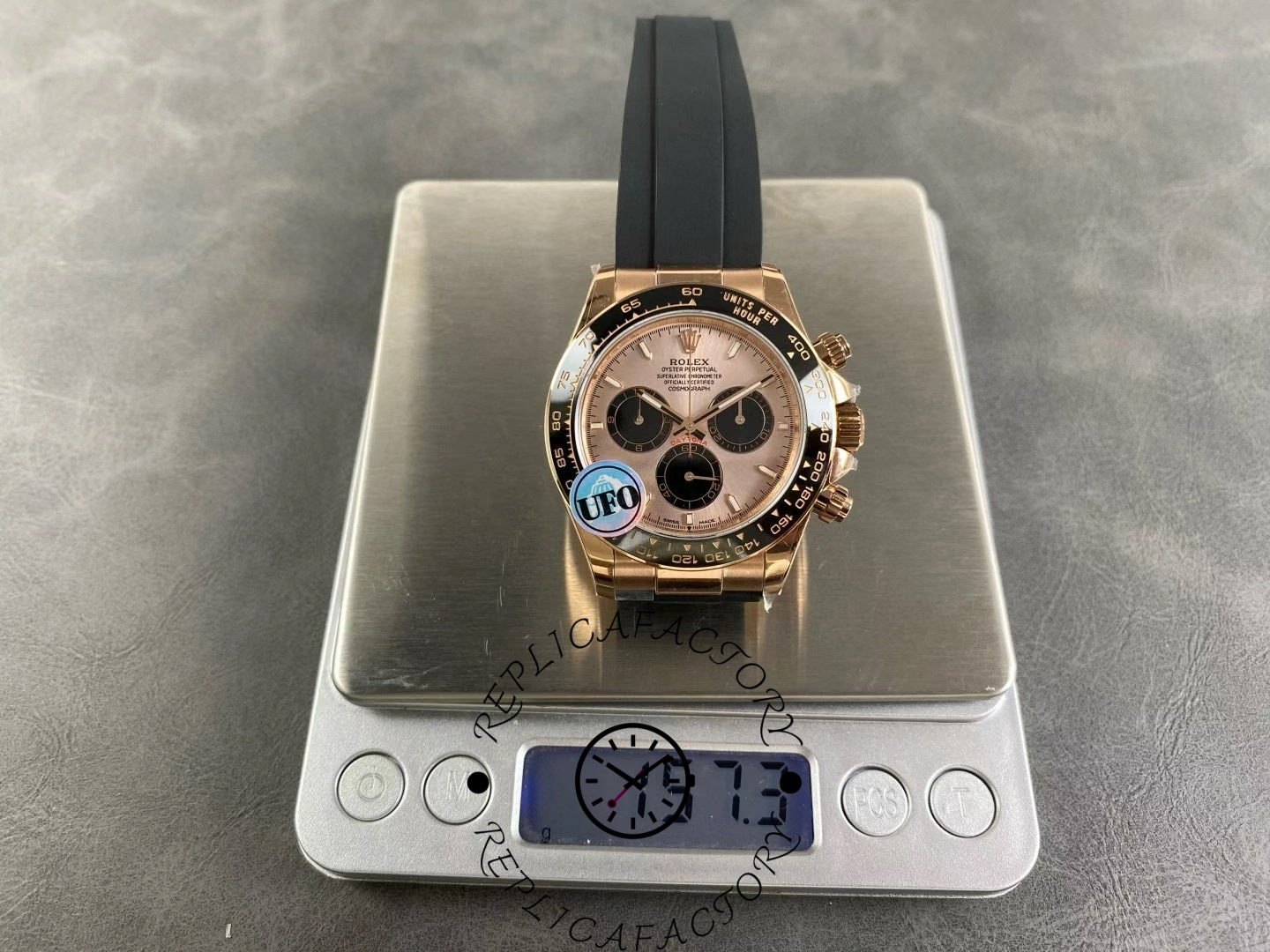 Rolex Cosmograph Daytona 126515LN on scale showing total weight 157.1 grams.