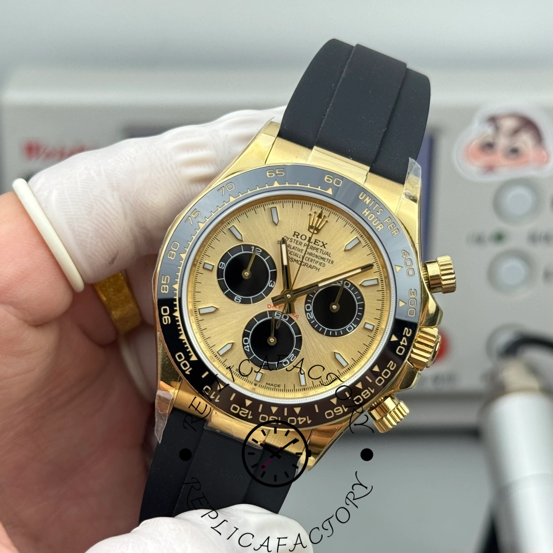 Rolex Cosmograph Daytona 126518LN Cal.4131 close-up showing dial and gold crown.
