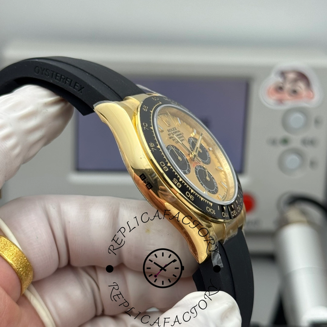 Left side view of Rolex Cosmograph Daytona 126518LN Cal.4131 with Oysterflex strap.