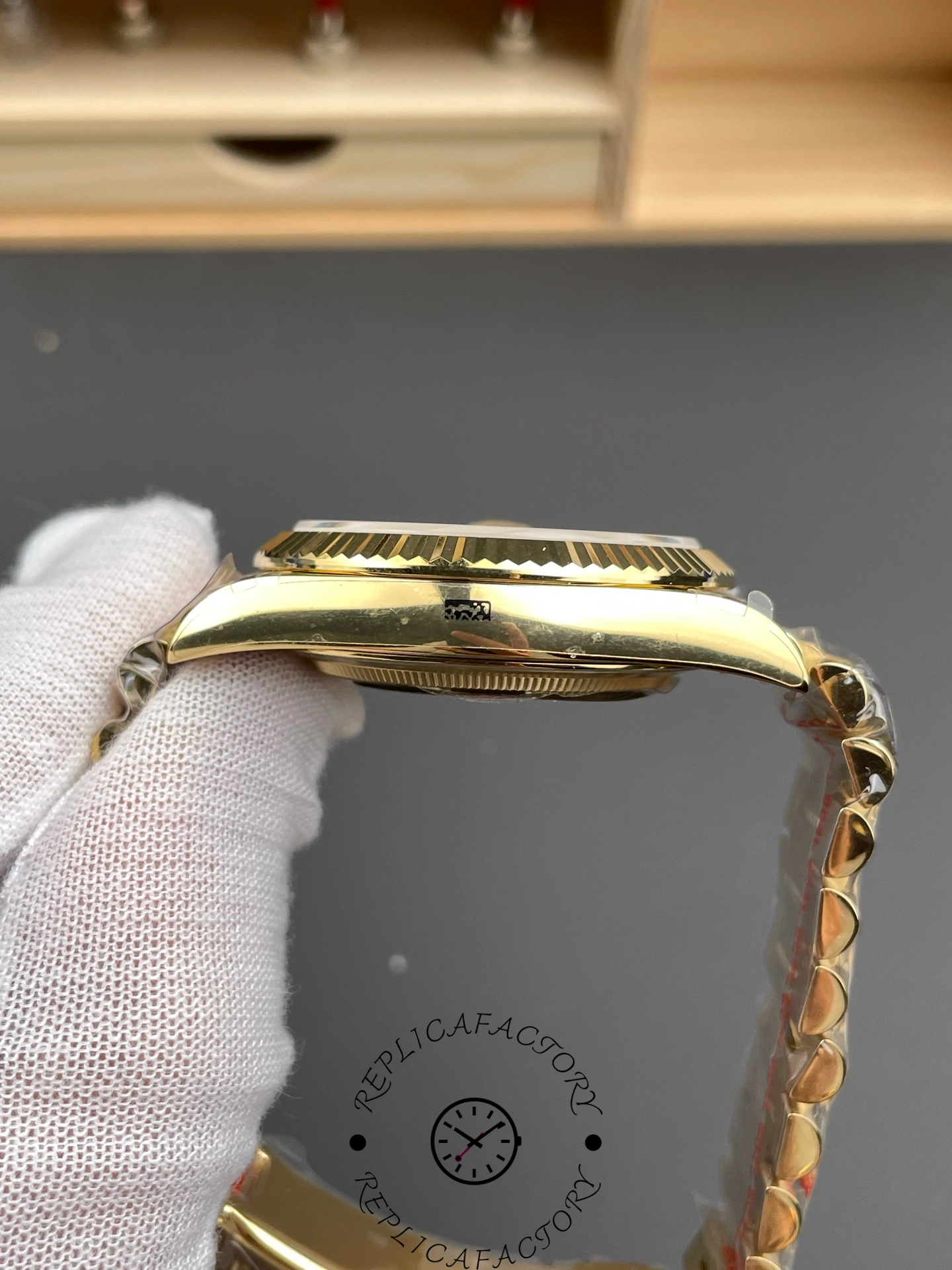 Opposite side view of Rolex Day-Date 40 m228238-0005 gold case profile.
