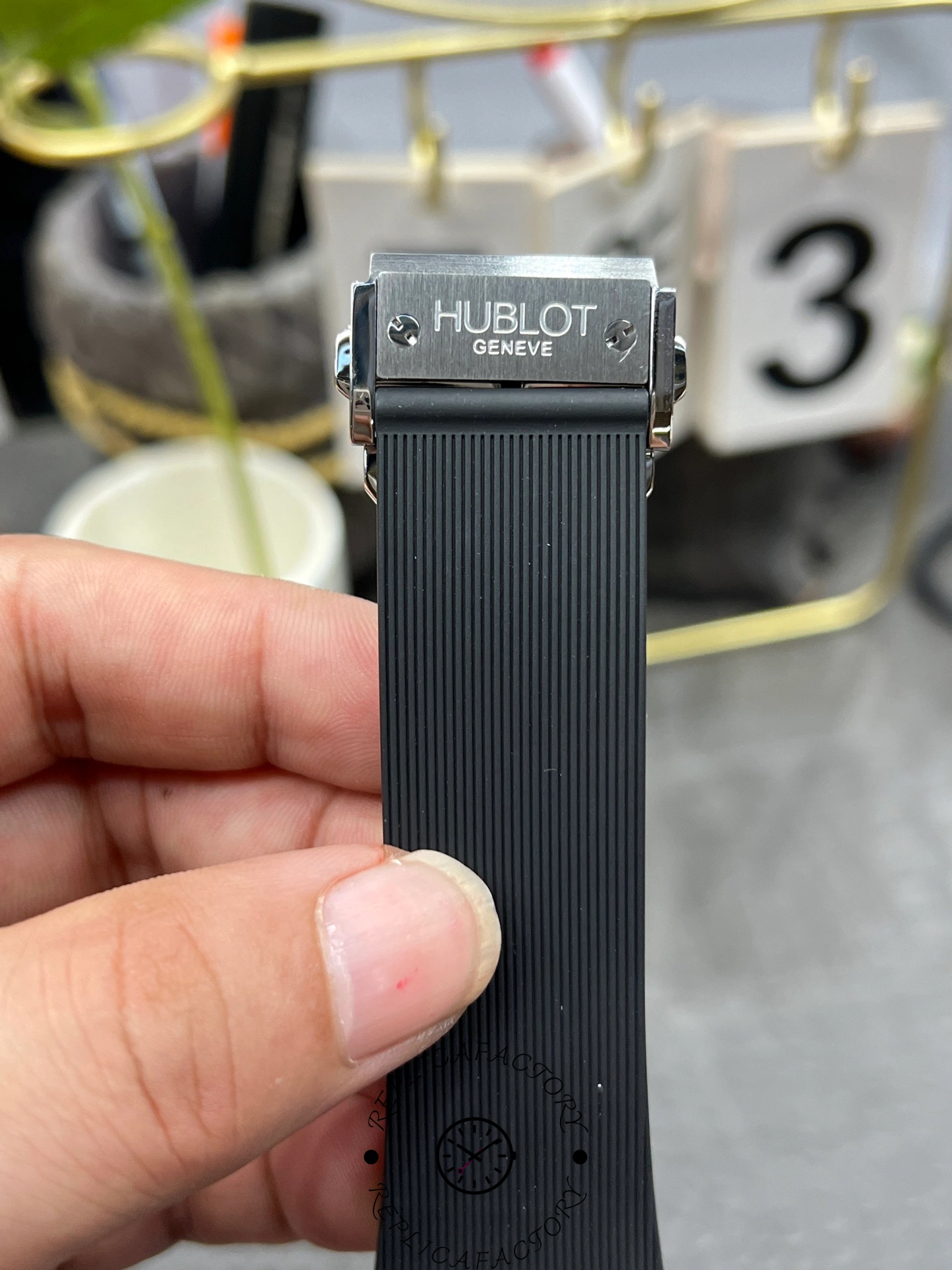 Rubber strap of Hublot Classic Fusion 42mm 542.NO.1181.RX with Hublot Geneva clasp.