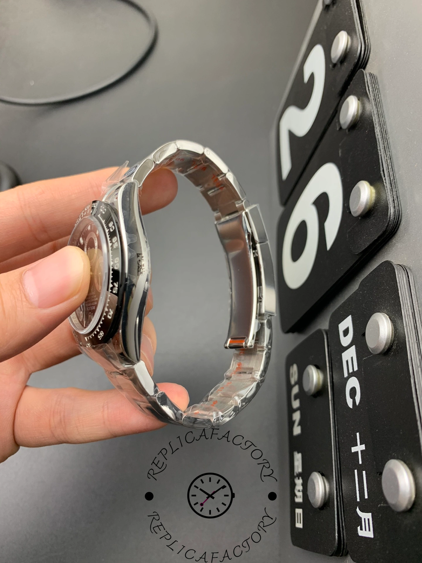 Alternate side angle of Rolex Cosmograph Daytona 116500LN displaying the curved case and polished edges.