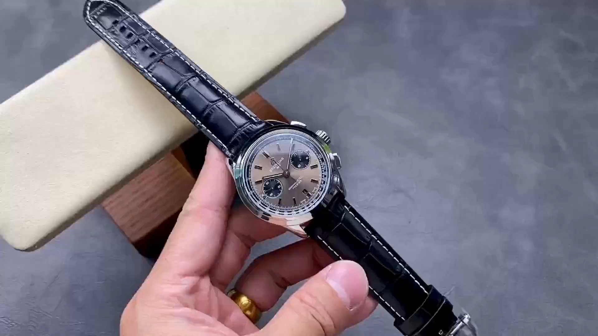 Breitling Premier B01 AB0118221B1P2 1:1 Clone Chronograph 42mm Grey Men's Watch - Video
